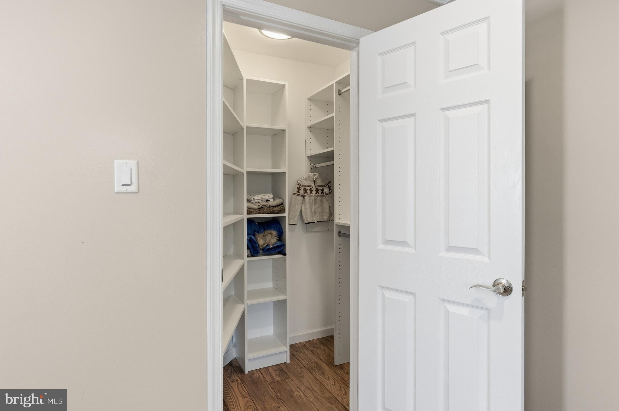 IVYLAND VILLAGE - Residential