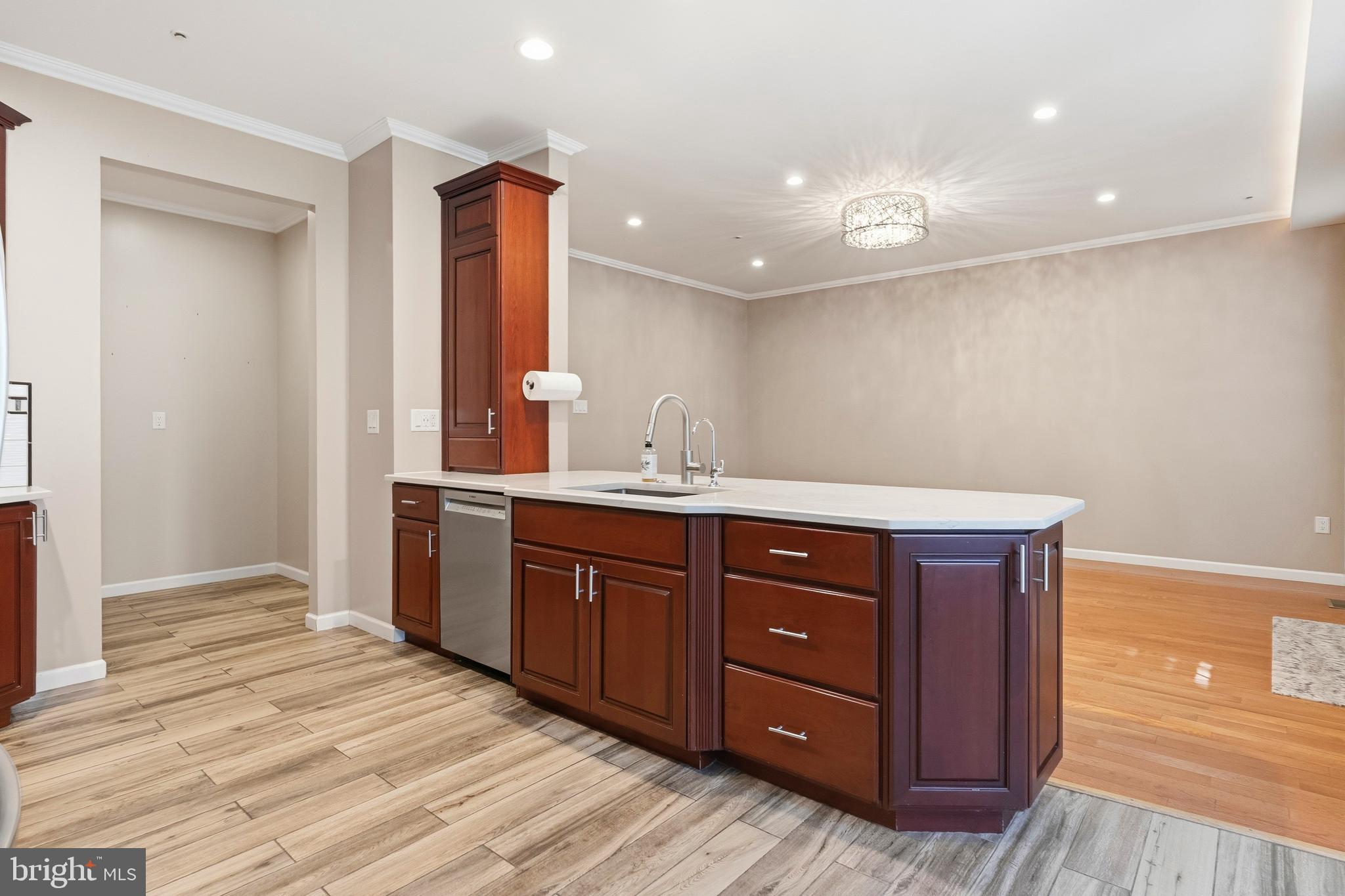 IVYLAND VILLAGE - Residential