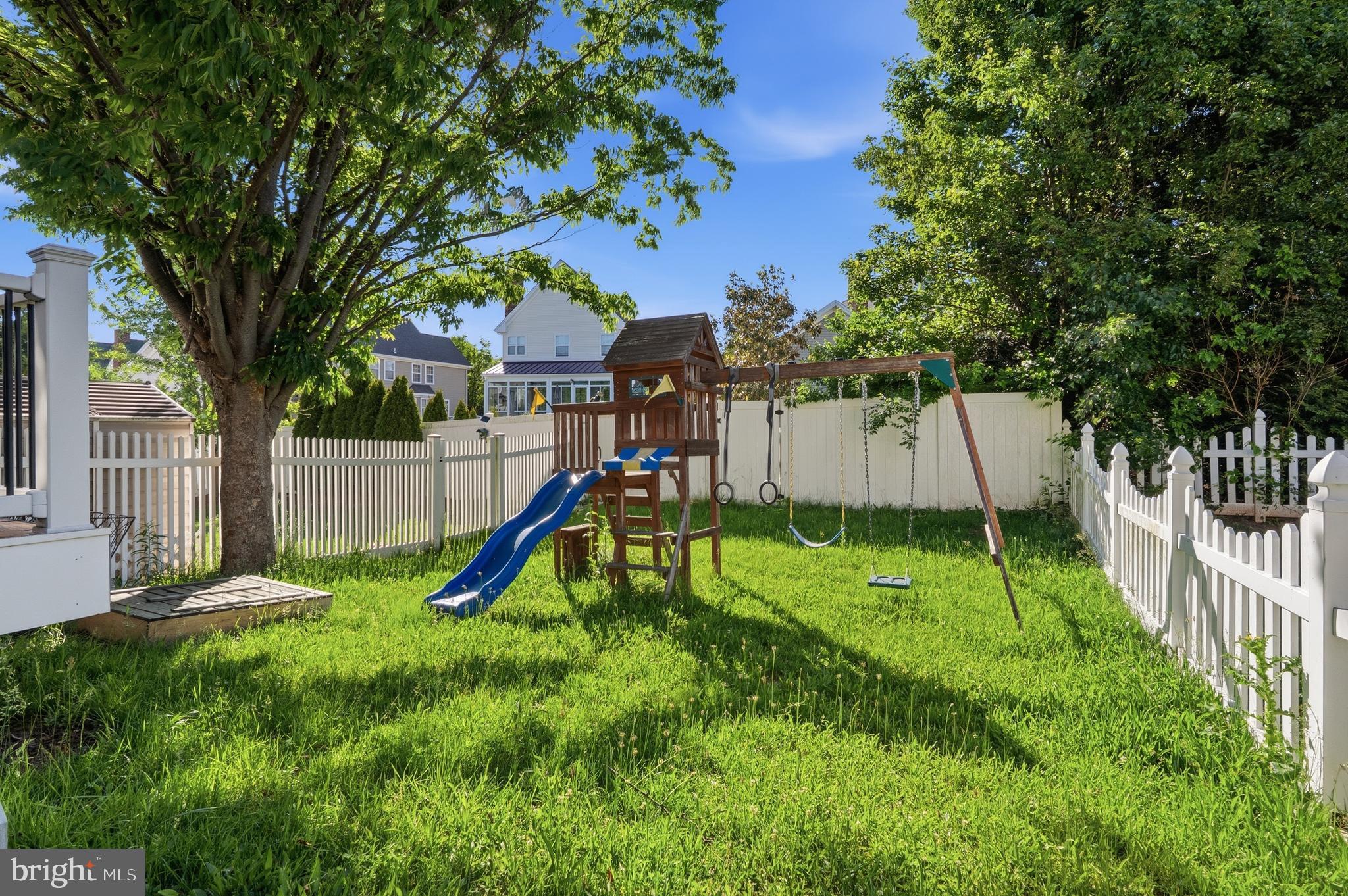 IVYLAND VILLAGE - Residential