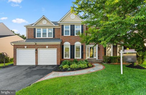 Homes For Sale - 4689 Brentwall Court<br/> Fairfax County, CHANTILLY, VA 20151