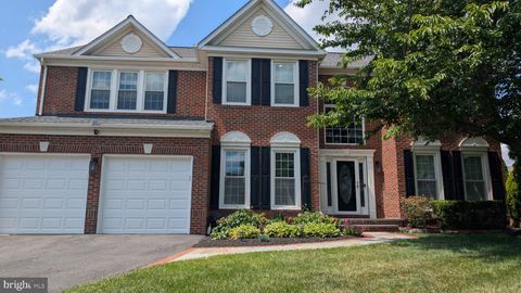 Homes For Sale - 4689 Brentwall Court<br/> CHANTILLY, VA 20151