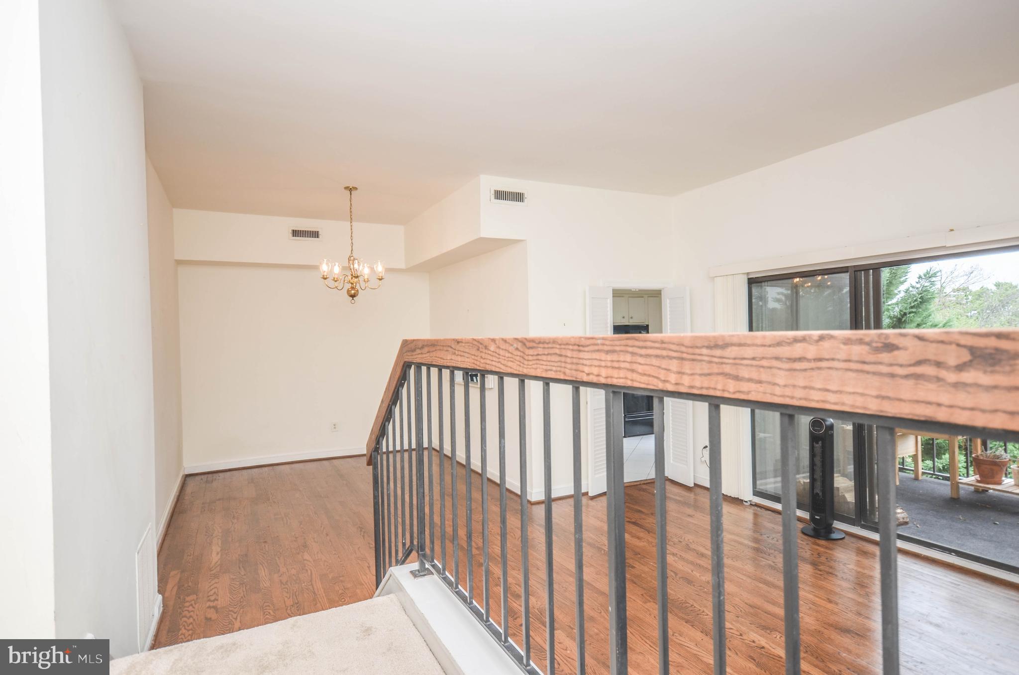 122 ROBERTS LANE 400