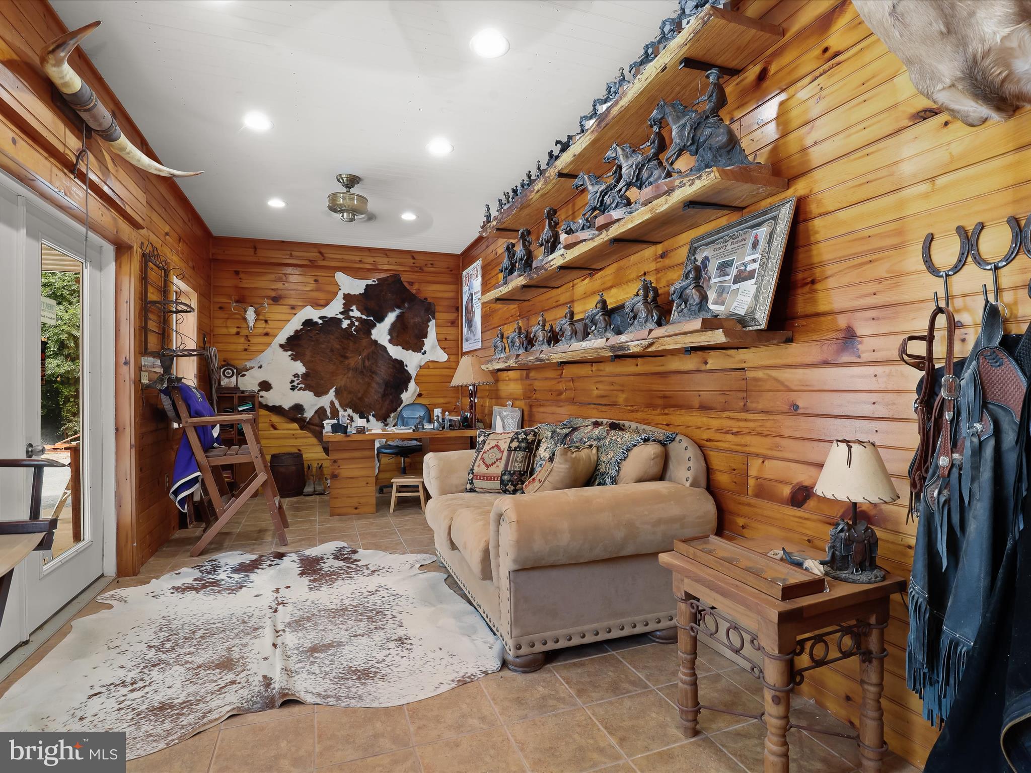 DAMASCUS OUTSIDE - Residential