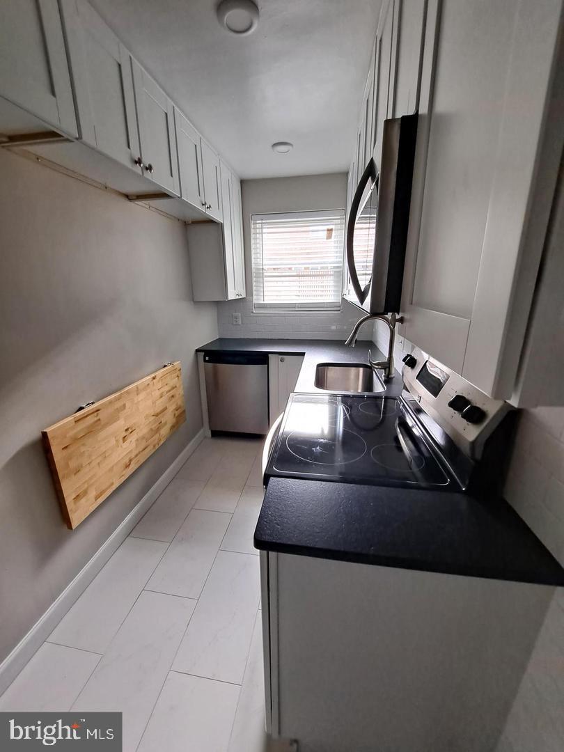 HOLLYBROOKE - Residential Lease