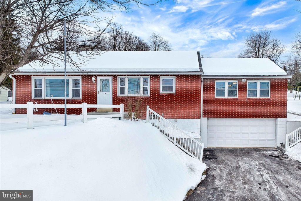 Photo of 194 Spanglers Mill Road, NEW CUMBERLAND, PA 17070 (MLS # PAYK2097150)