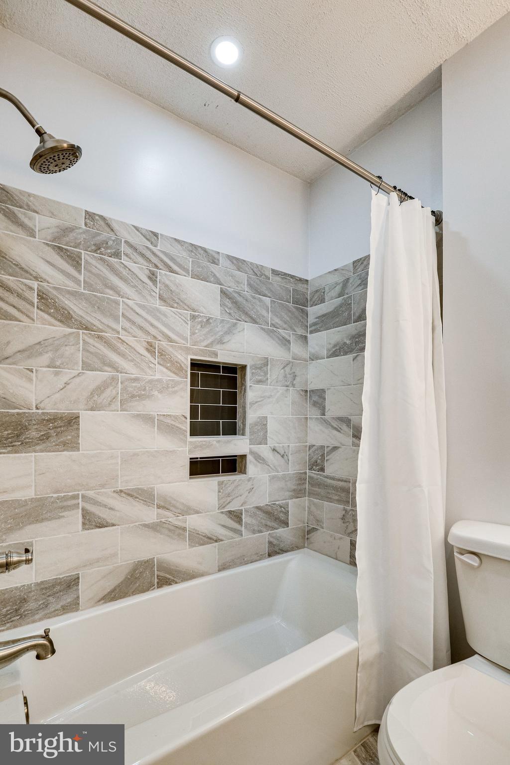 THE HIGHLANDS - Residential