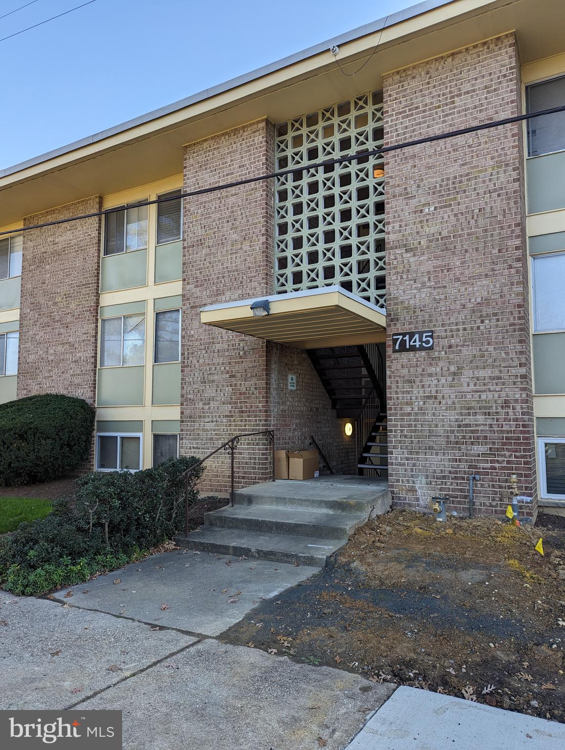 HOLLY HILL CONDOMINIUMS - Residential Lease