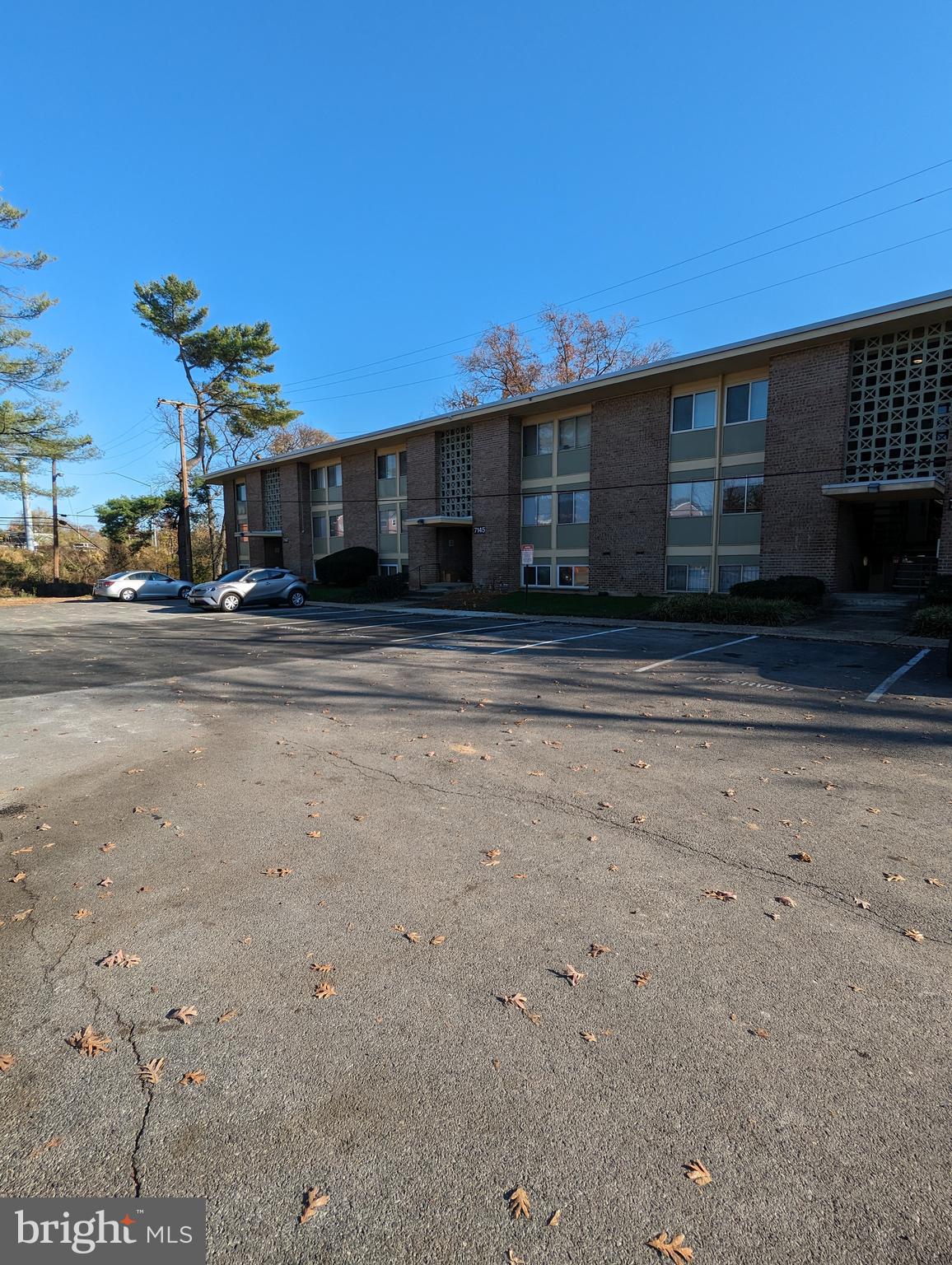 HOLLY HILL CONDOMINIUMS - Residential Lease