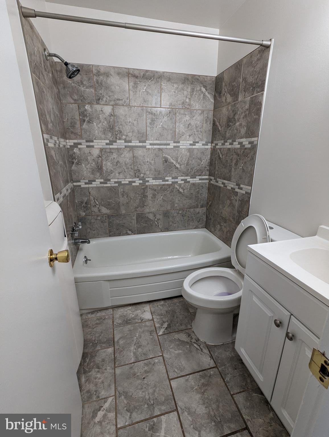 HOLLY HILL CONDOMINIUMS - Residential Lease