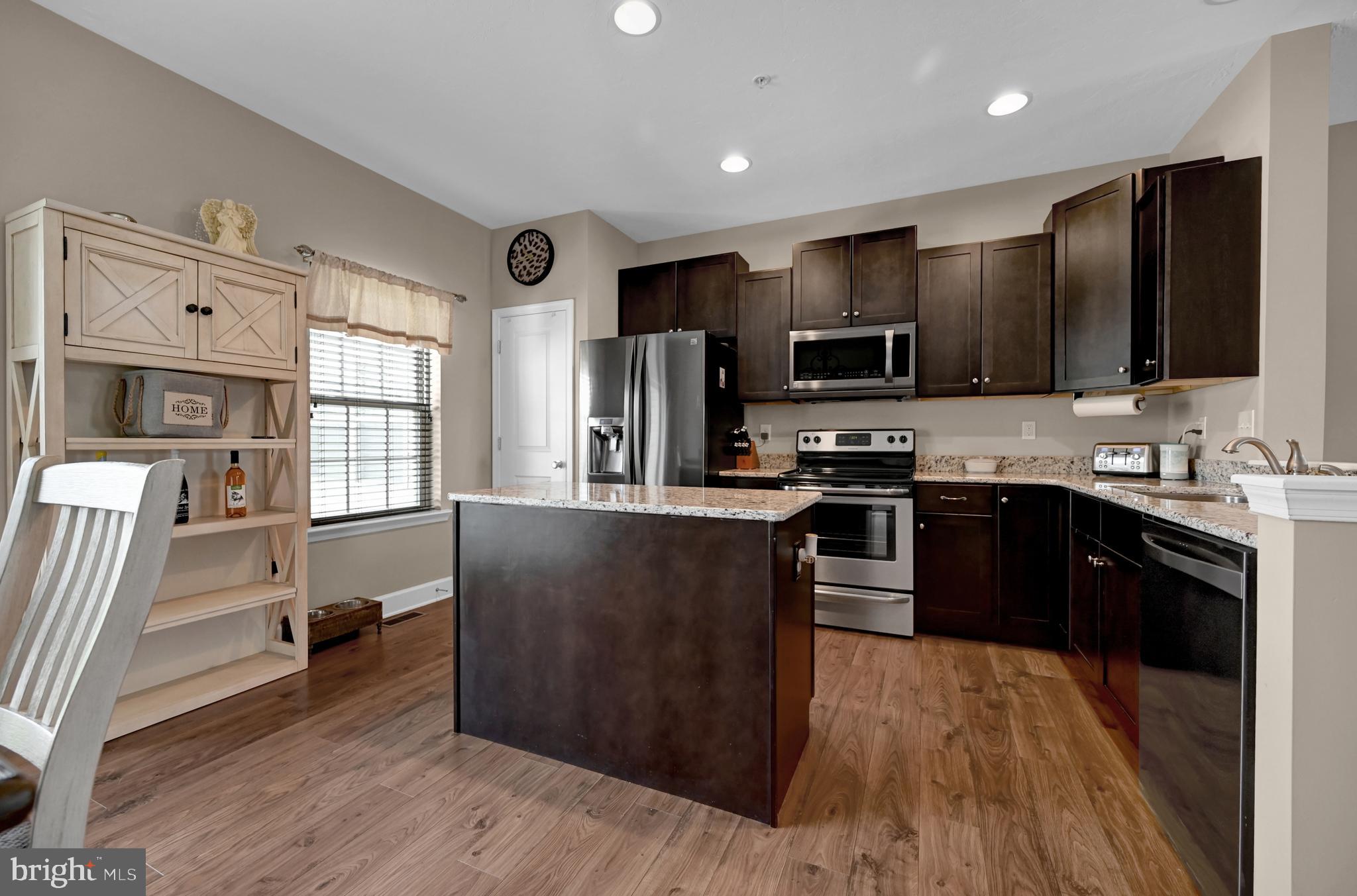 OXFORD GLEN - Residential