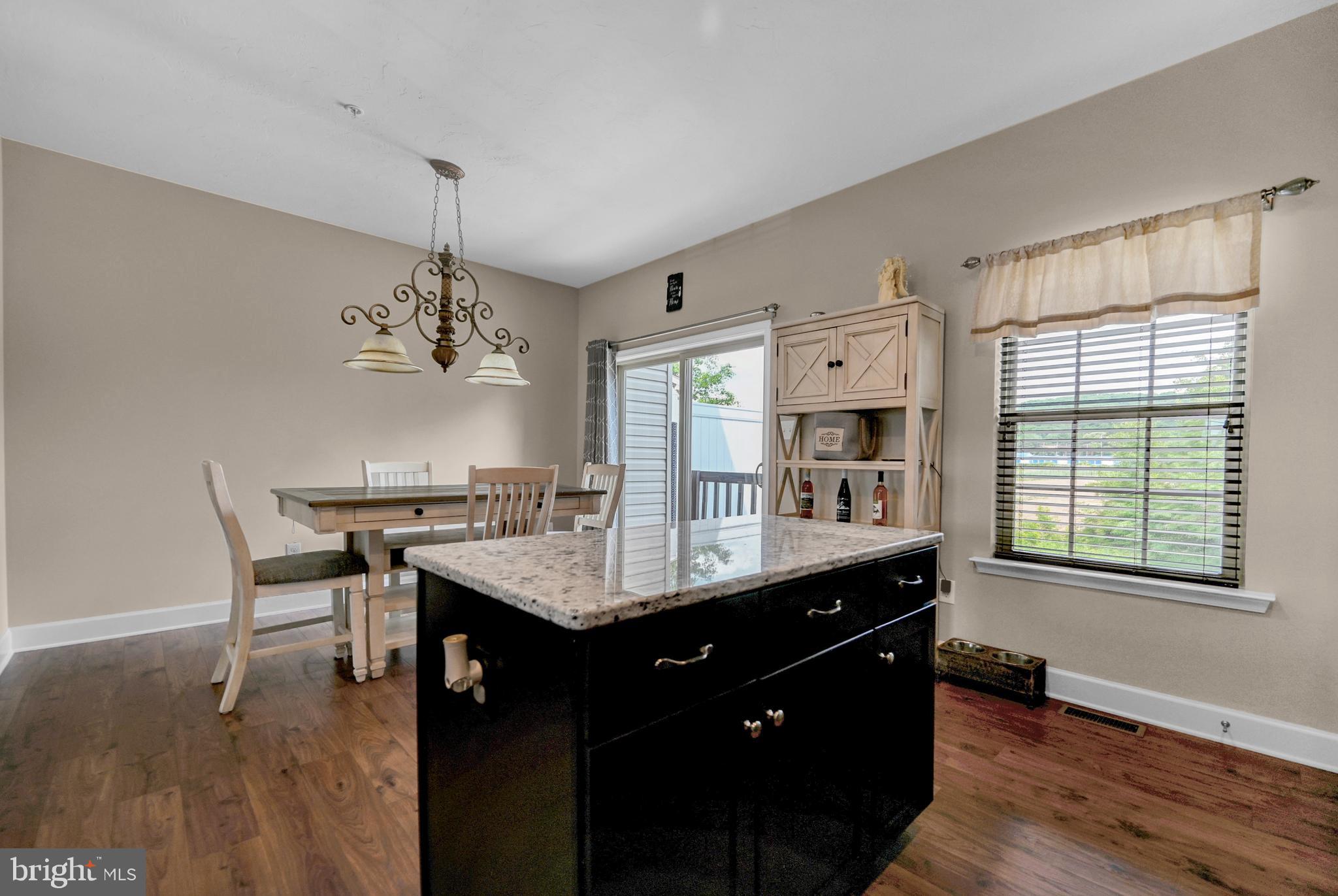 OXFORD GLEN - Residential