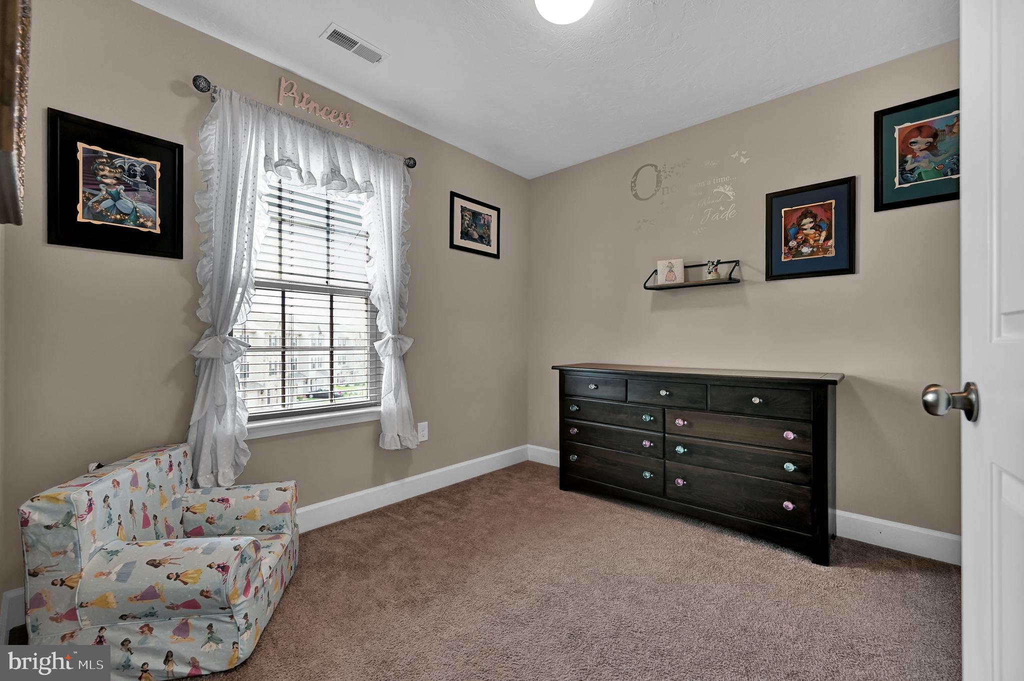 OXFORD GLEN - Residential