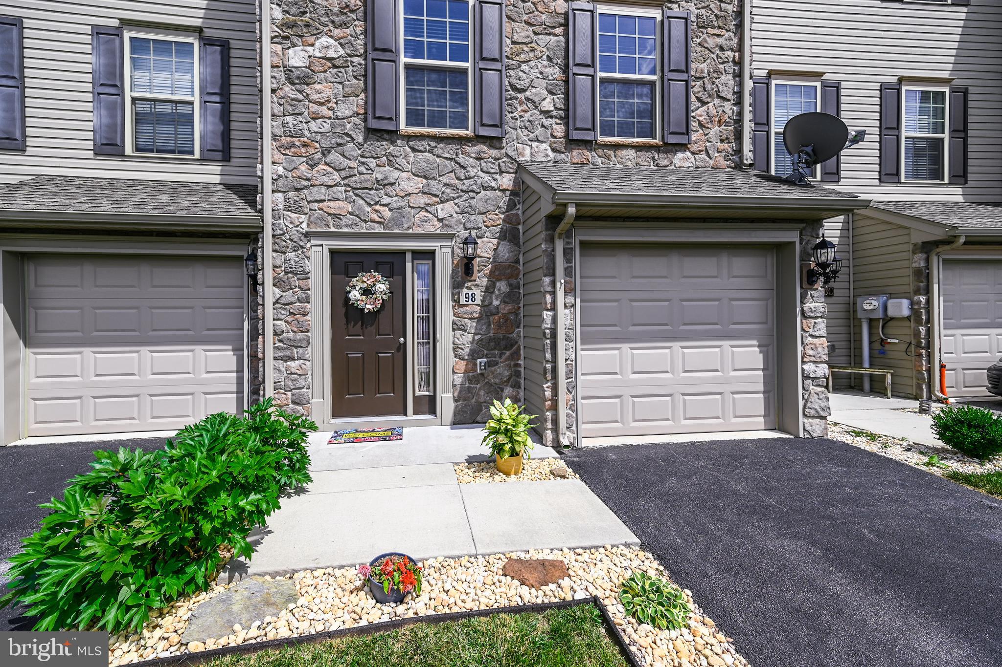 OXFORD GLEN - Residential