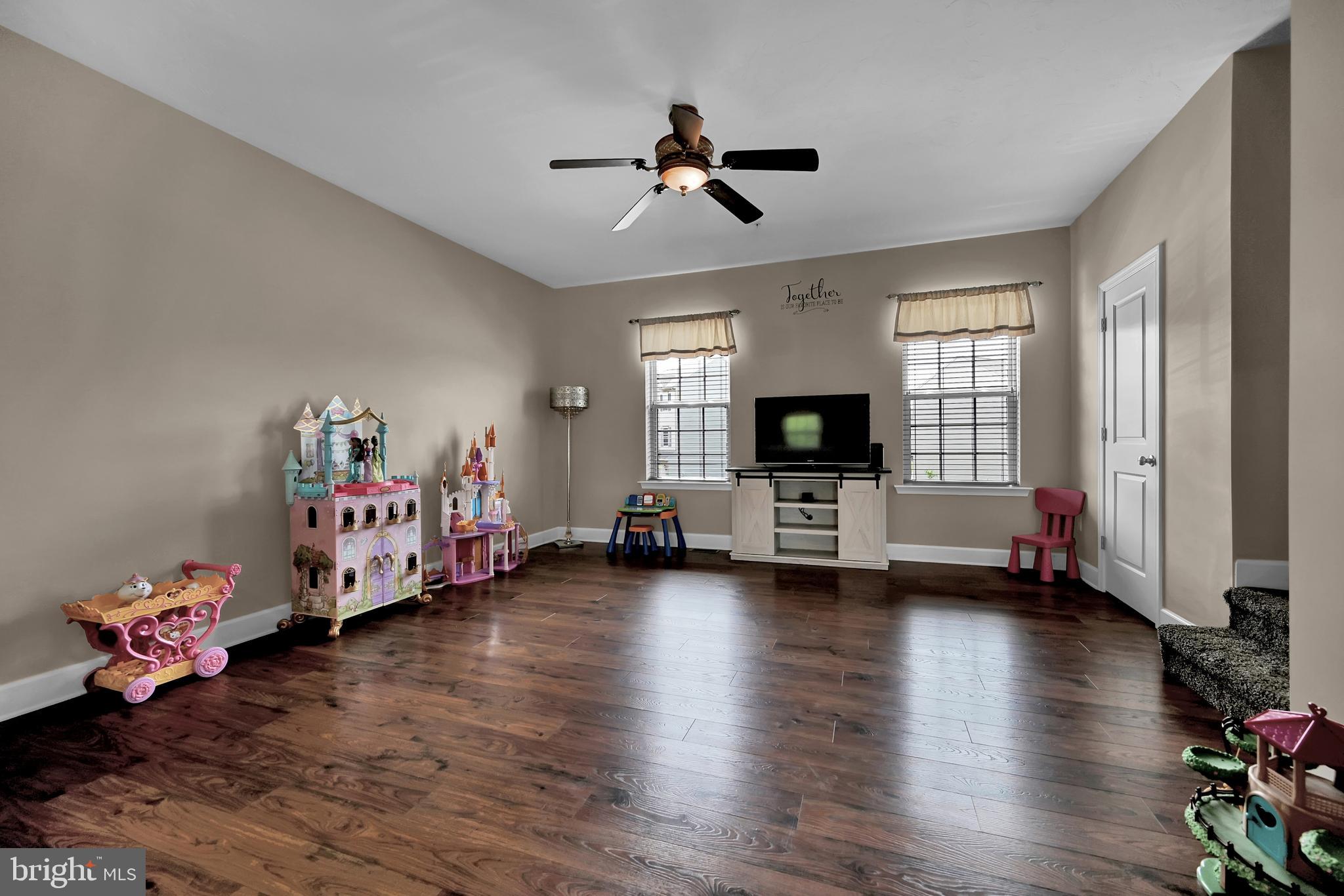 OXFORD GLEN - Residential