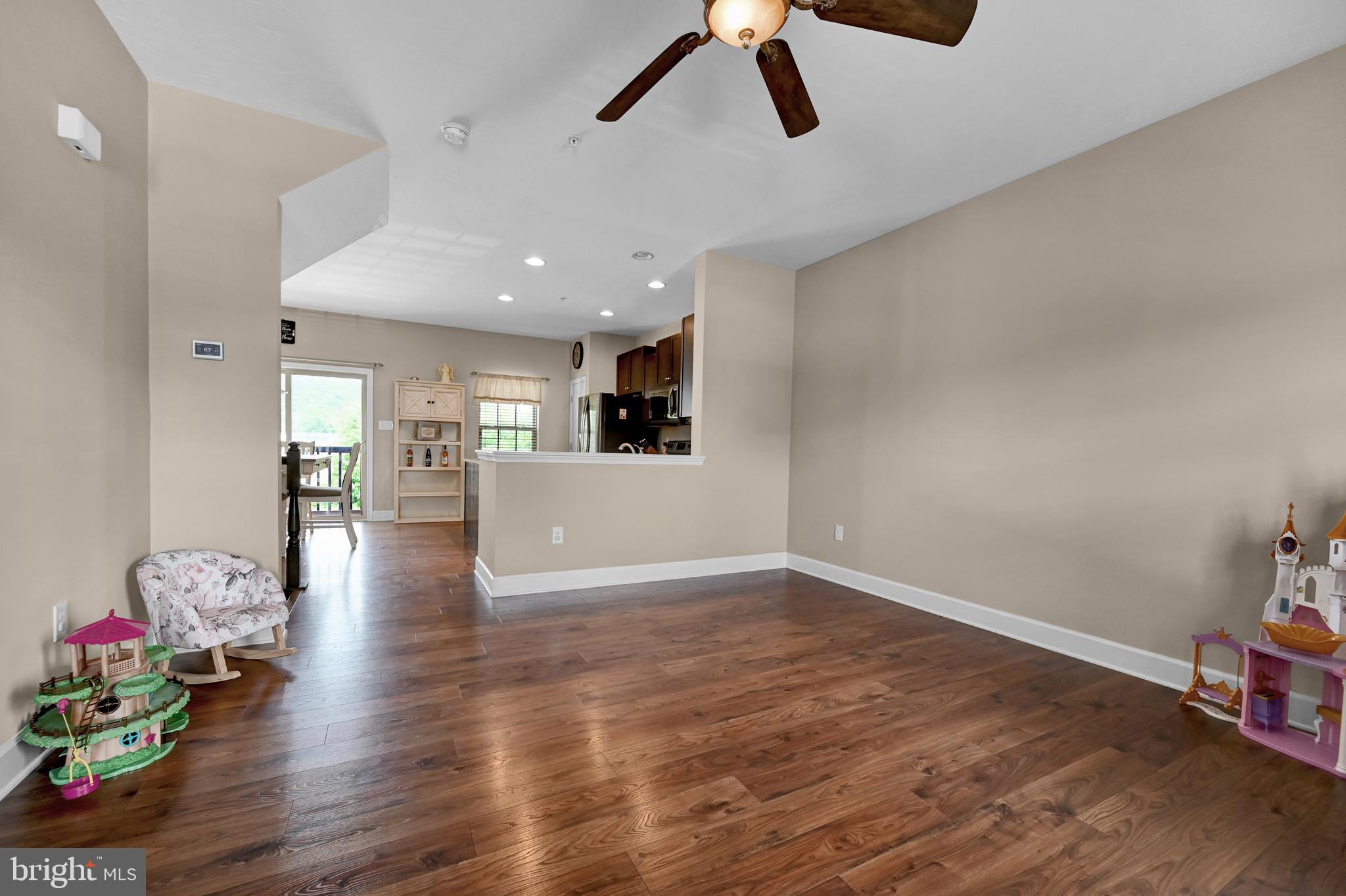 OXFORD GLEN - Residential
