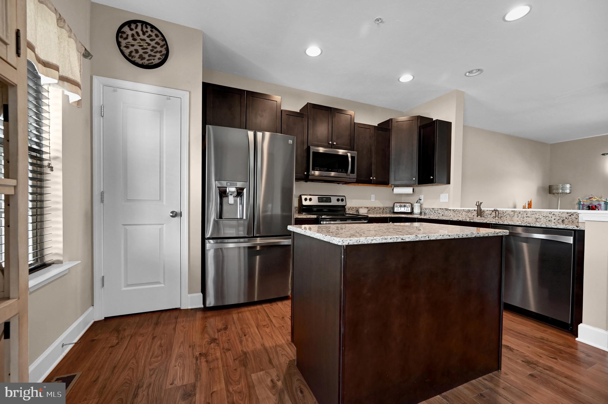 OXFORD GLEN - Residential