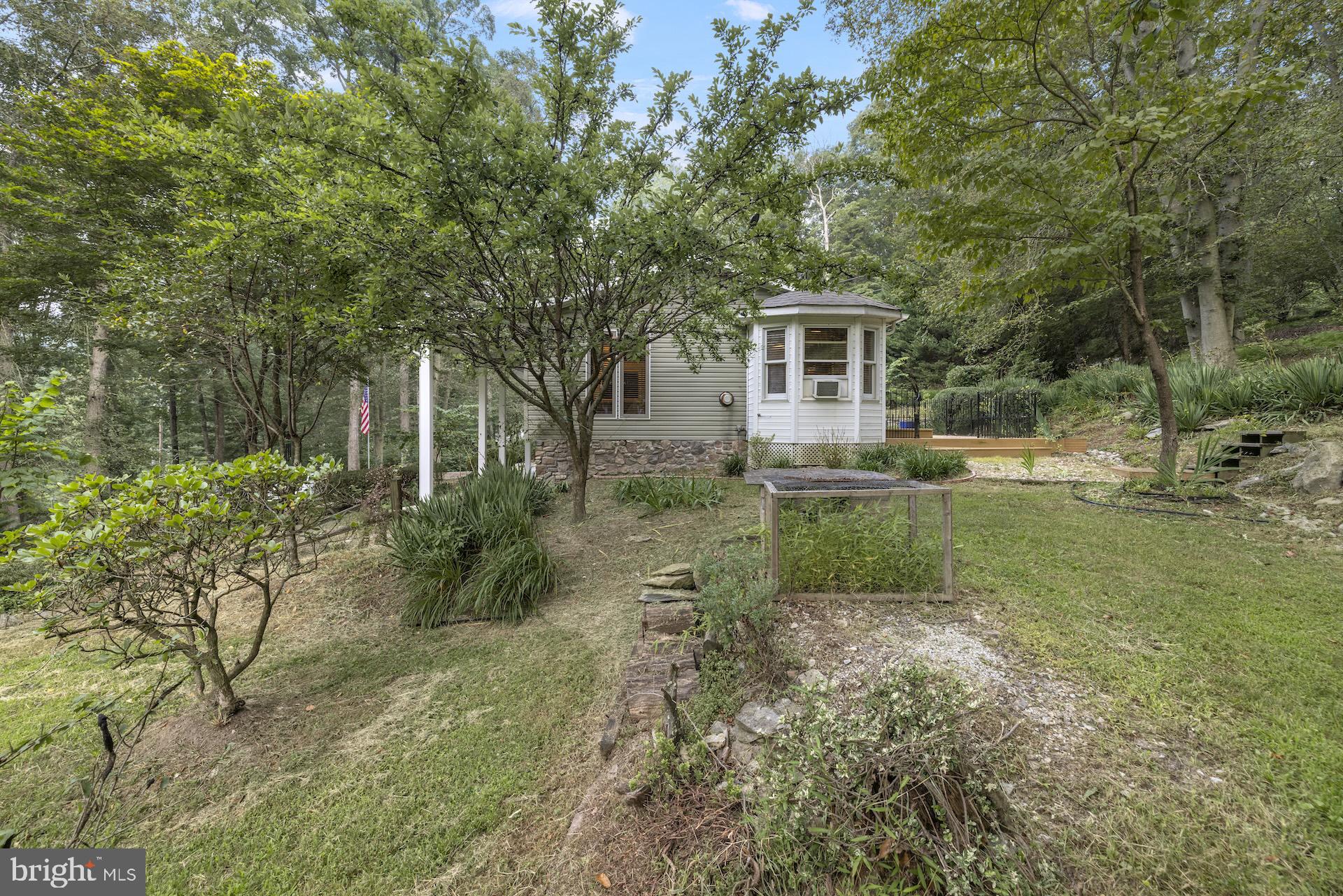 993 MOUNT HOPE ROAD