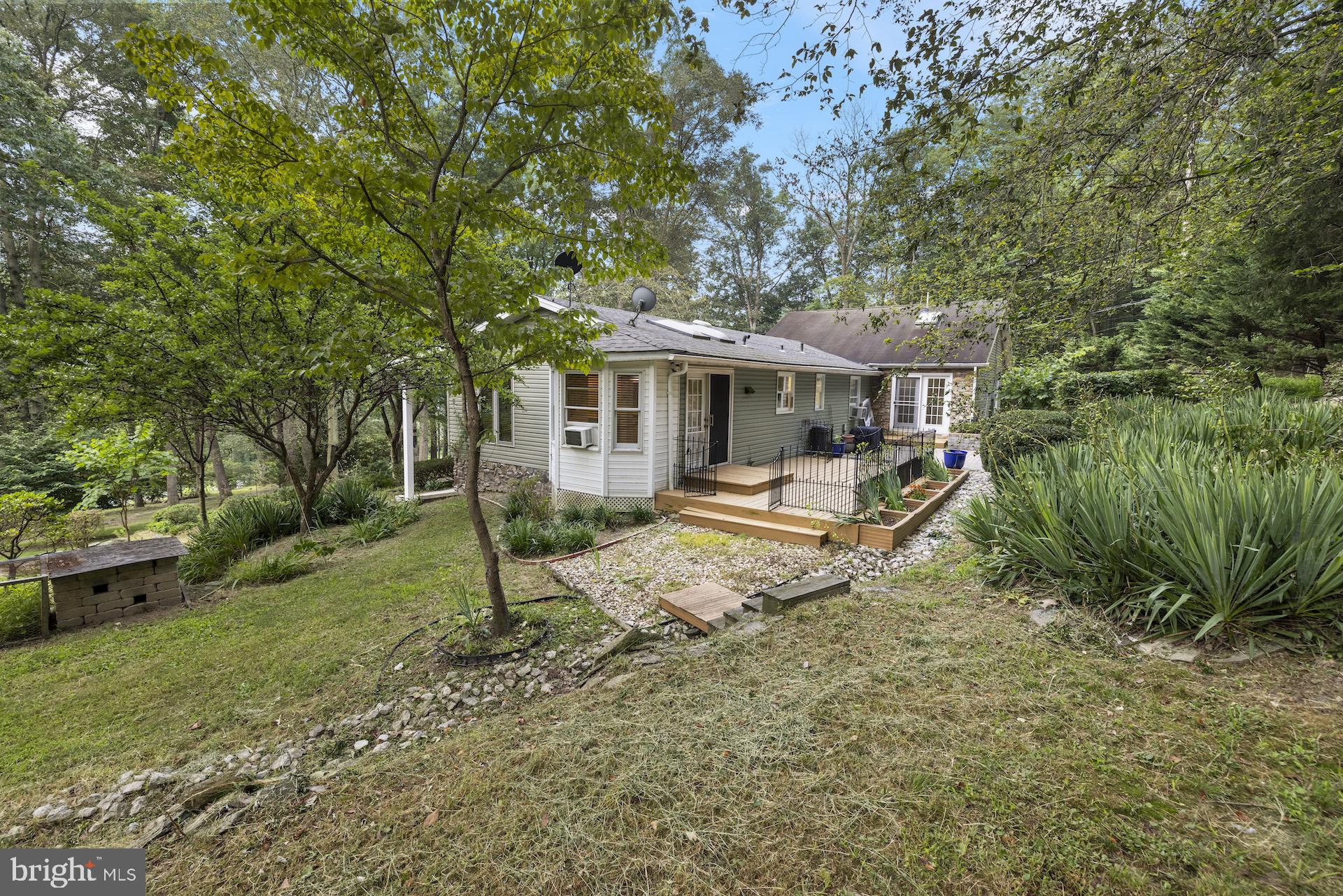 993 MOUNT HOPE ROAD