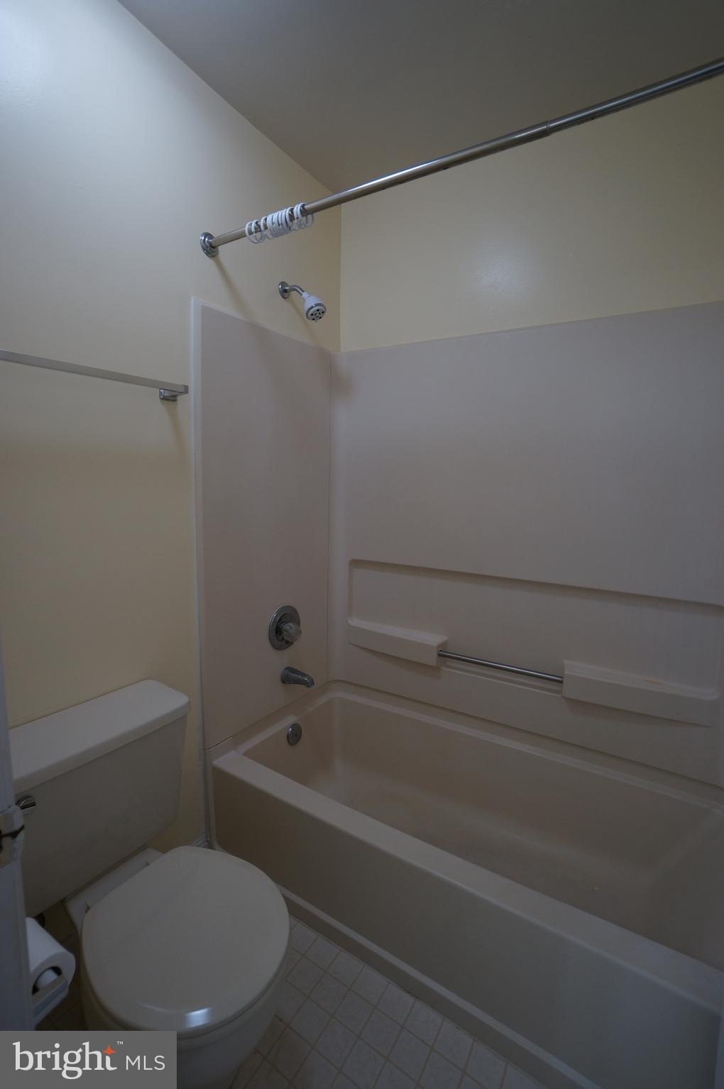 VILLAGE OF MONTGOMERY RUN - Residential Lease