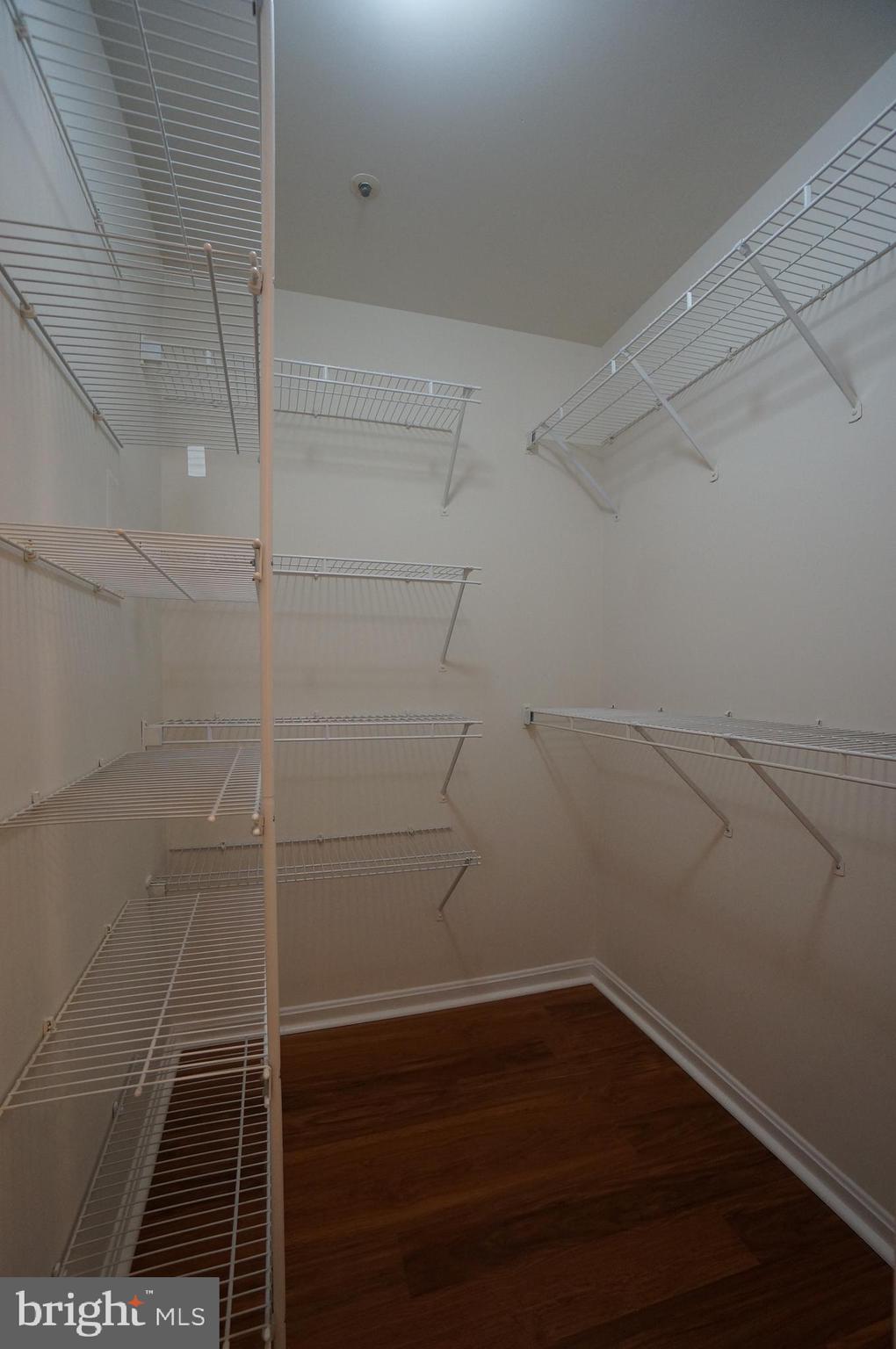 VILLAGE OF MONTGOMERY RUN - Residential Lease