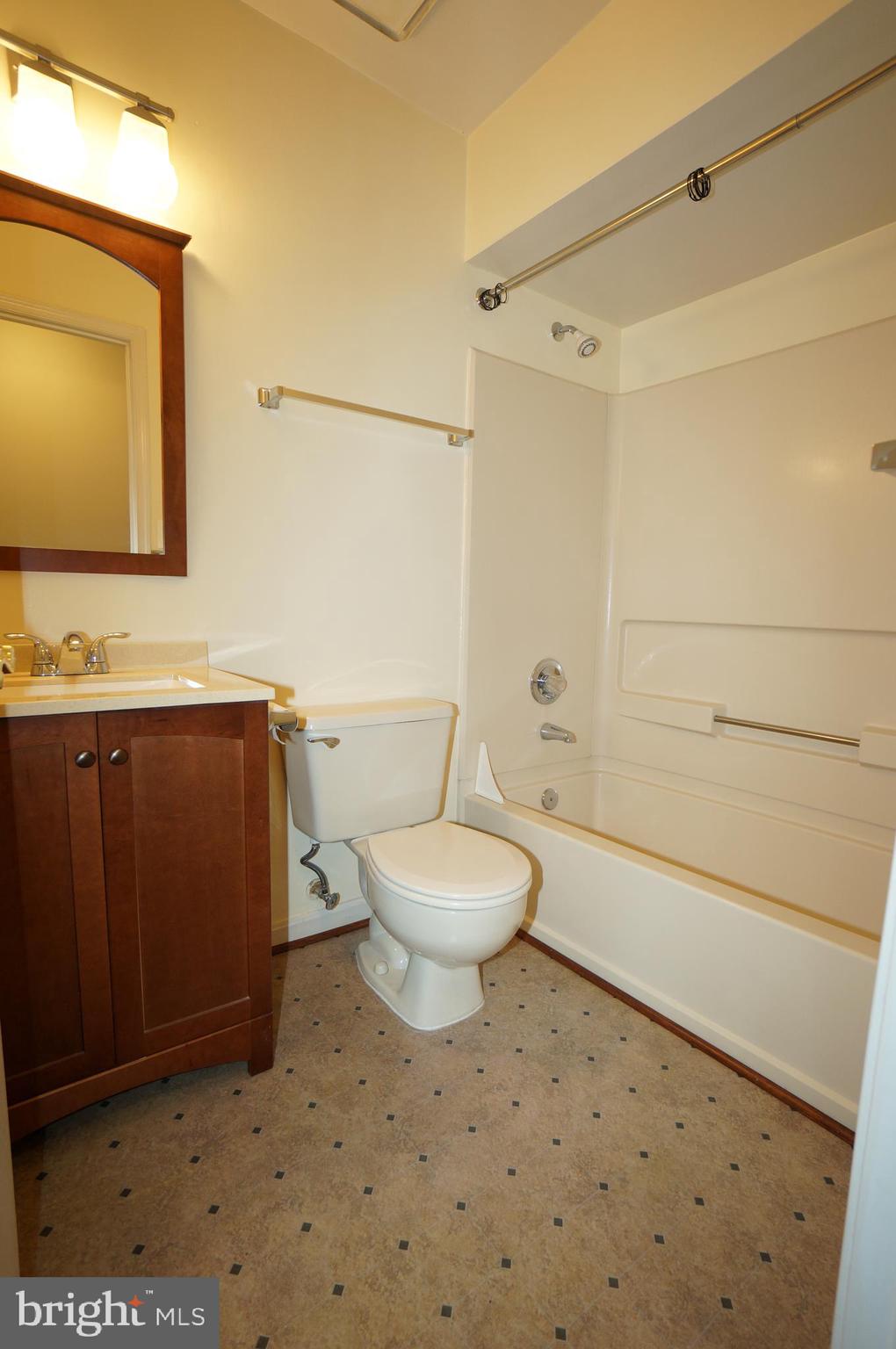 VILLAGE OF MONTGOMERY RUN - Residential Lease