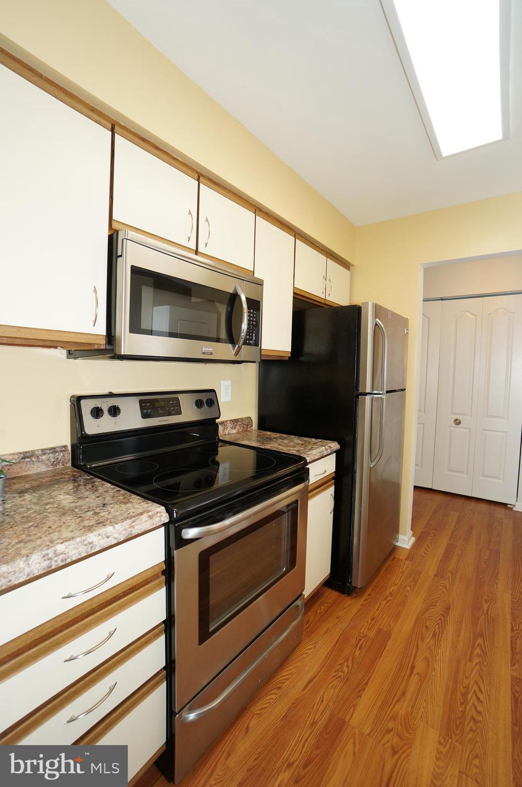 VILLAGE OF MONTGOMERY RUN - Residential Lease