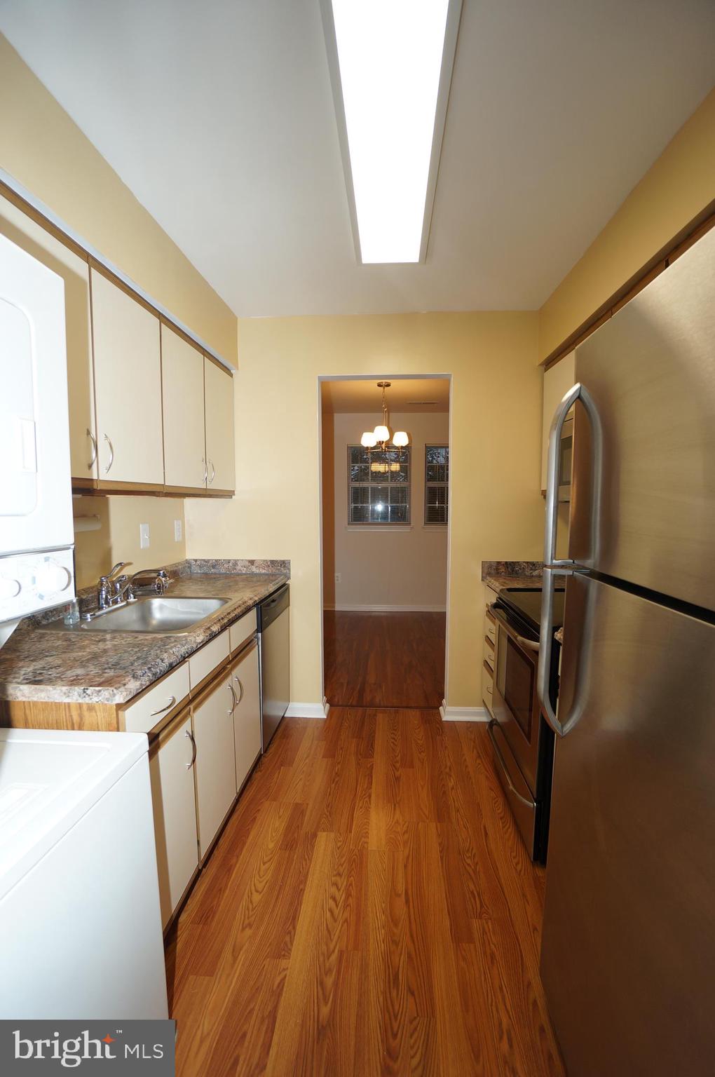 VILLAGE OF MONTGOMERY RUN - Residential Lease