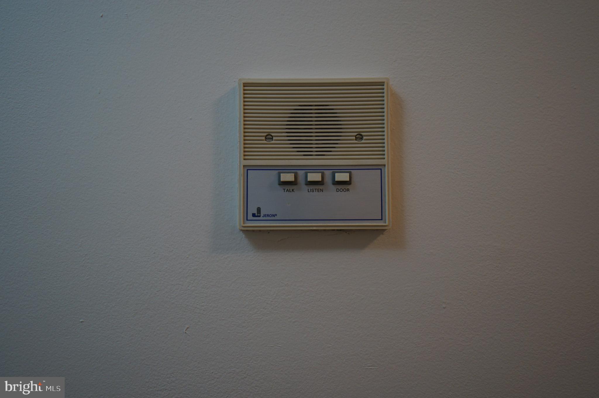 VILLAGE OF MONTGOMERY RUN - Residential Lease