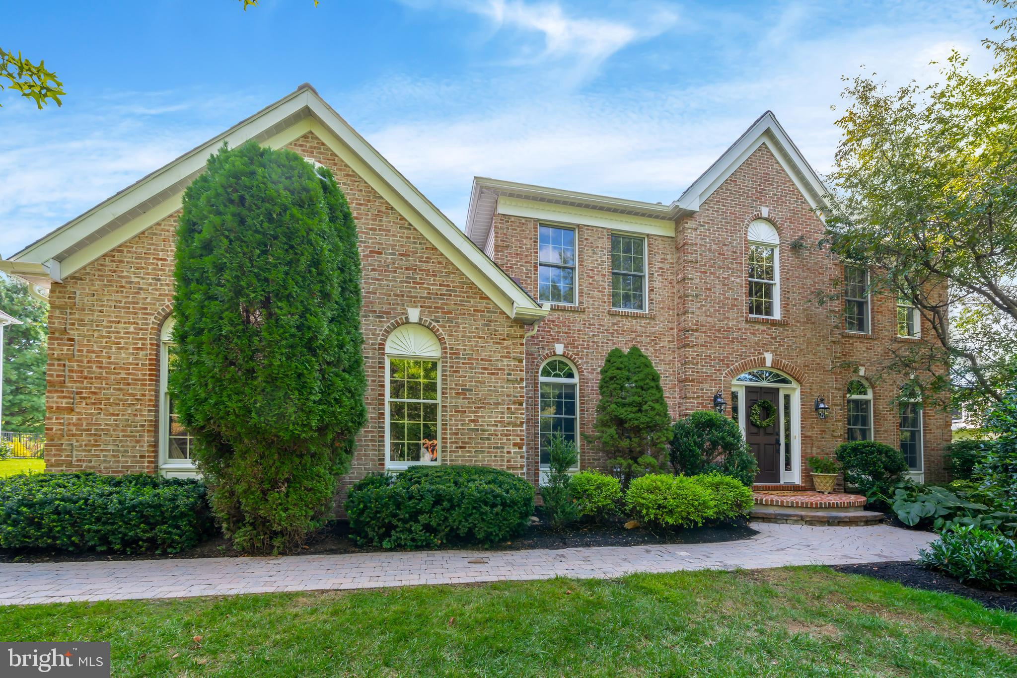 Nicely upgraded colonial in desirable Cobblestones at Thornbury. Upgraded and bumped out kitchen. Upgraded bathrooms. Finished basement with rec room, built-ins, wet bar, bedroom and full bath.