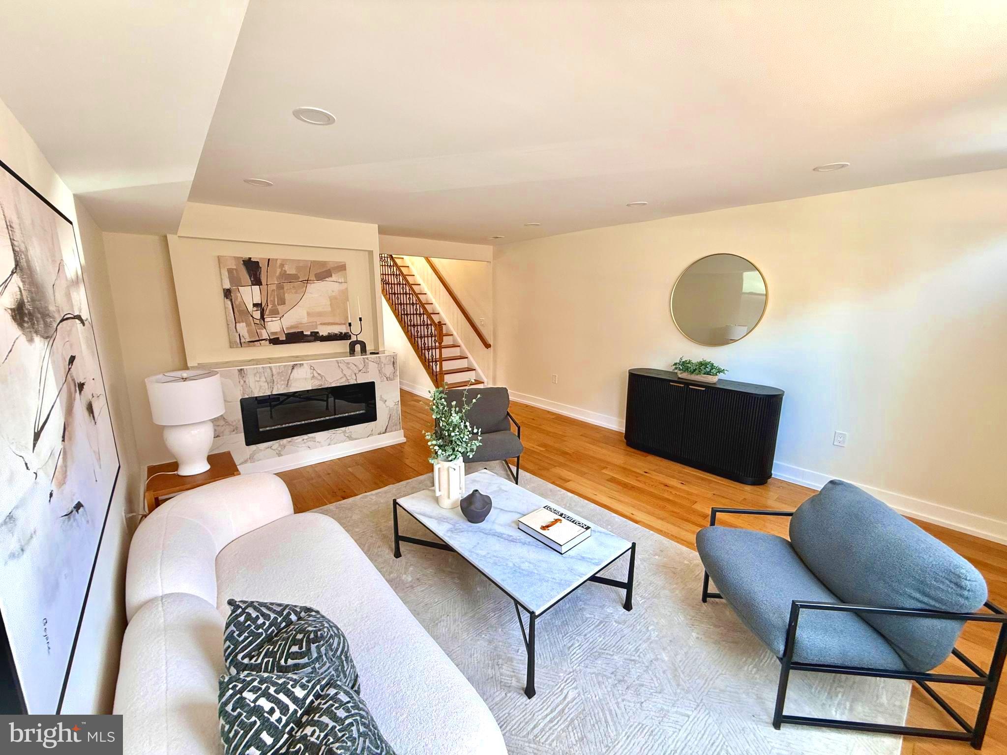 OLD TOWN ALEXANDRIA - Residential