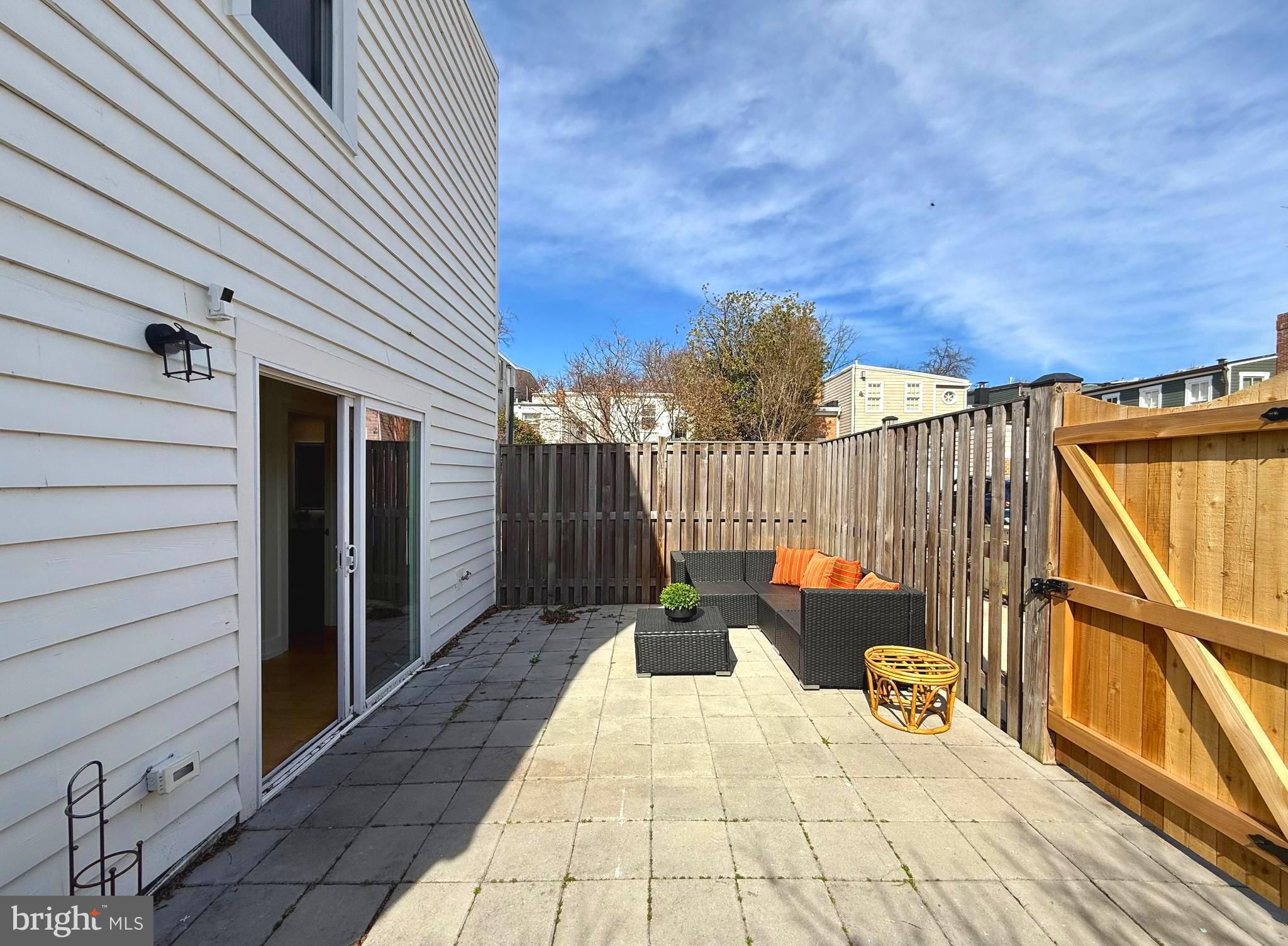 OLD TOWN ALEXANDRIA - Residential