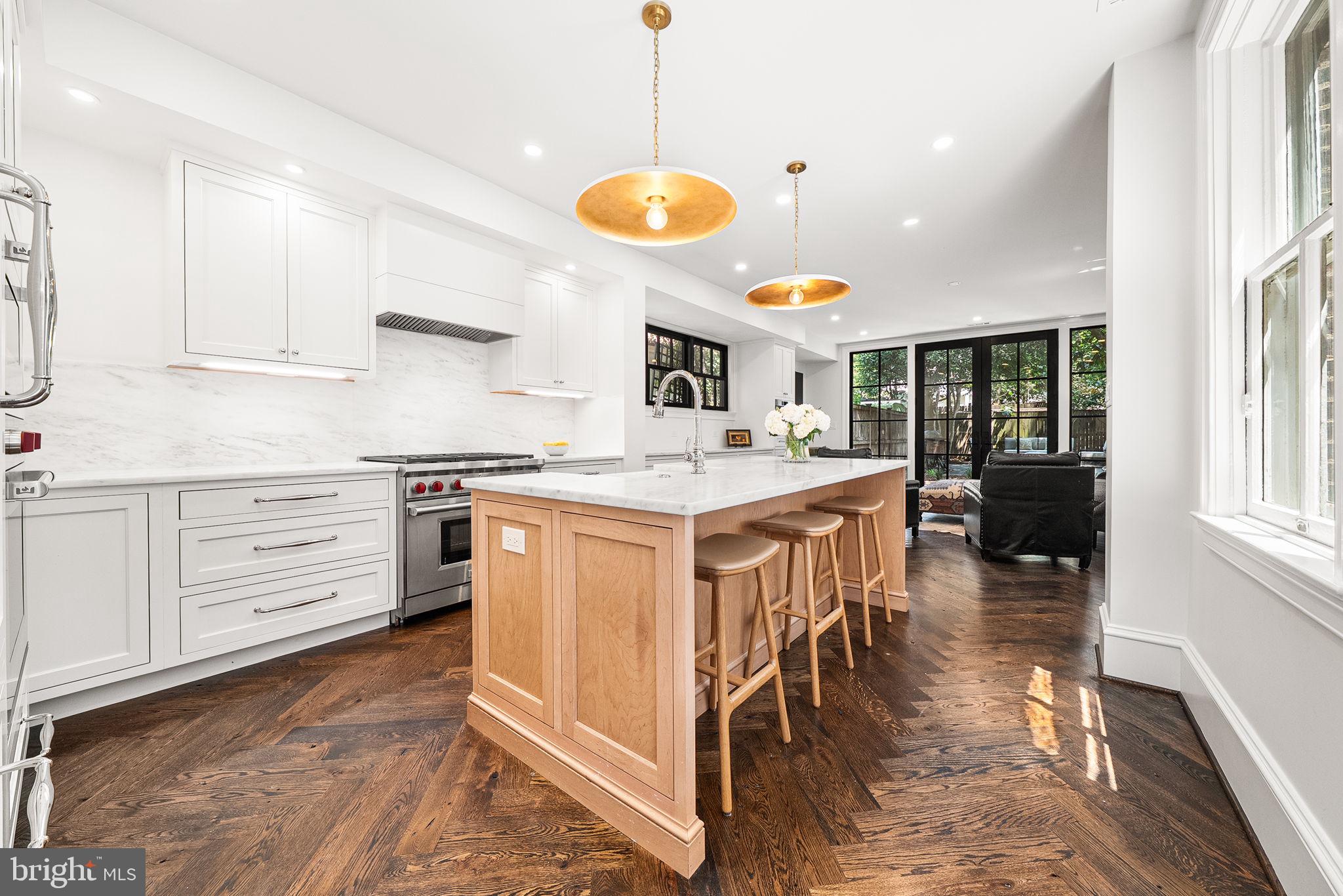 220 S FAIRFAX STREET