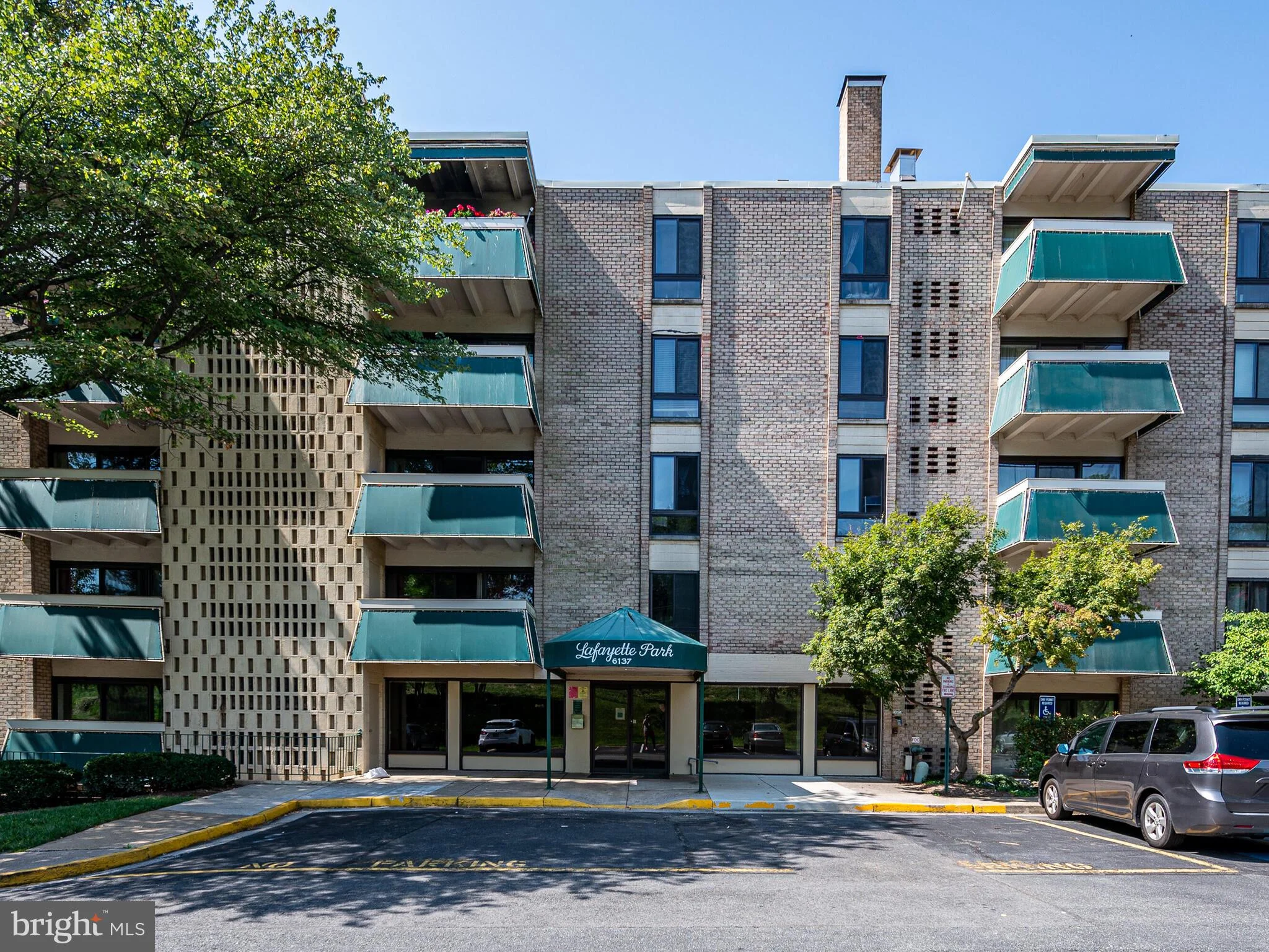 6137 Leesburg Pike Unit 210, Falls Church, VA 22041