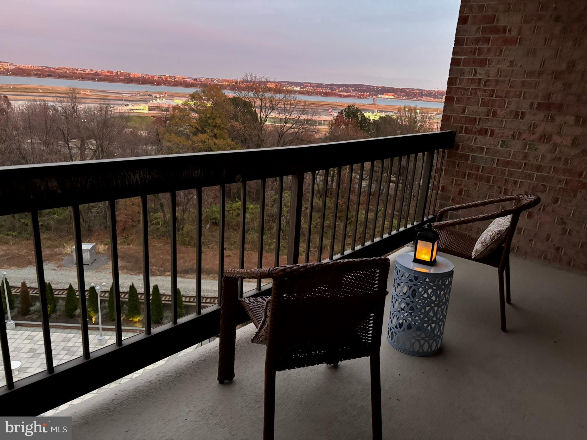 1805 CRYSTAL DRIVE 910S