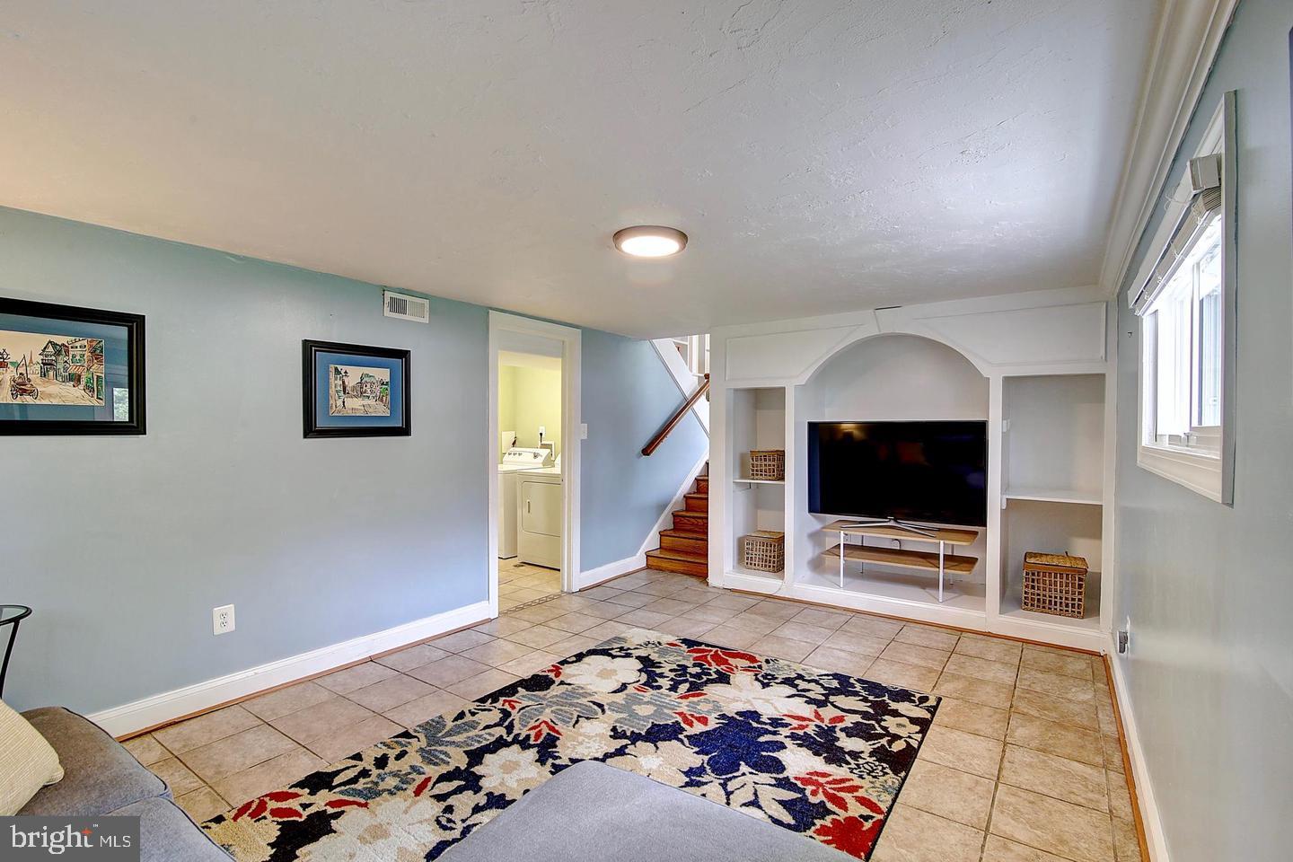 MT VERNON WOODS - Residential Lease