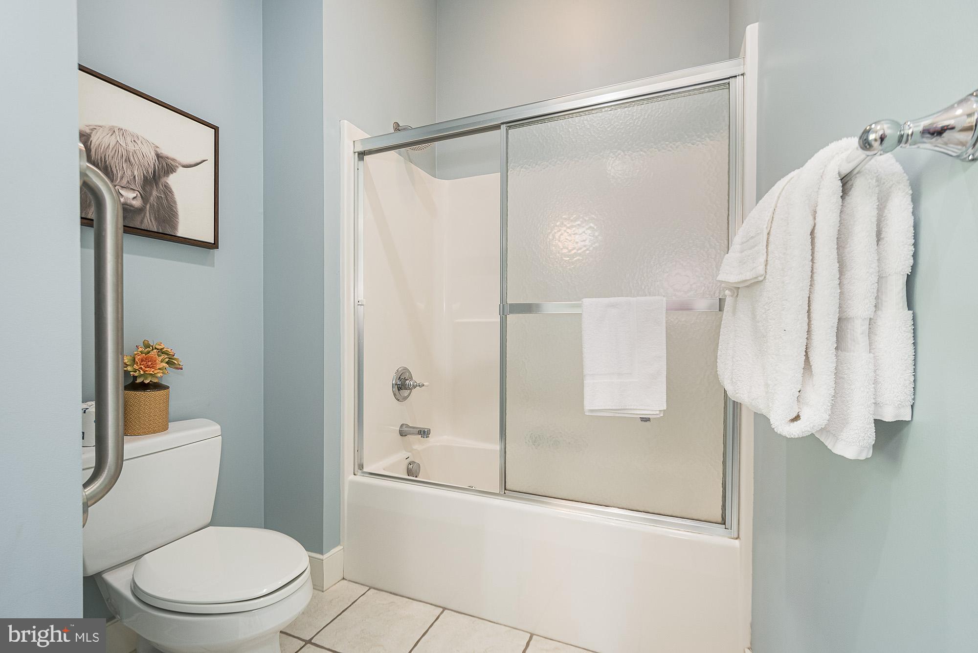 SUNDOWN CHASE - Residential