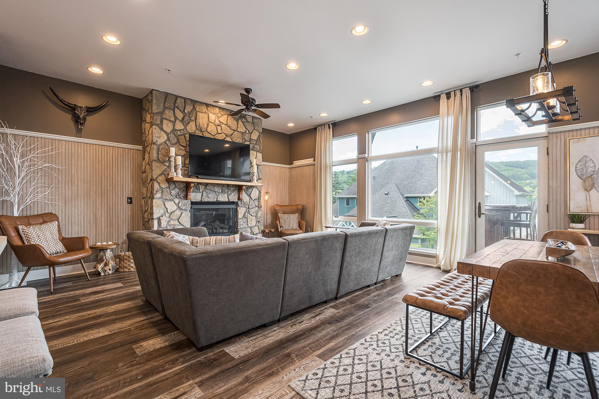 SUNDOWN CHASE - Residential