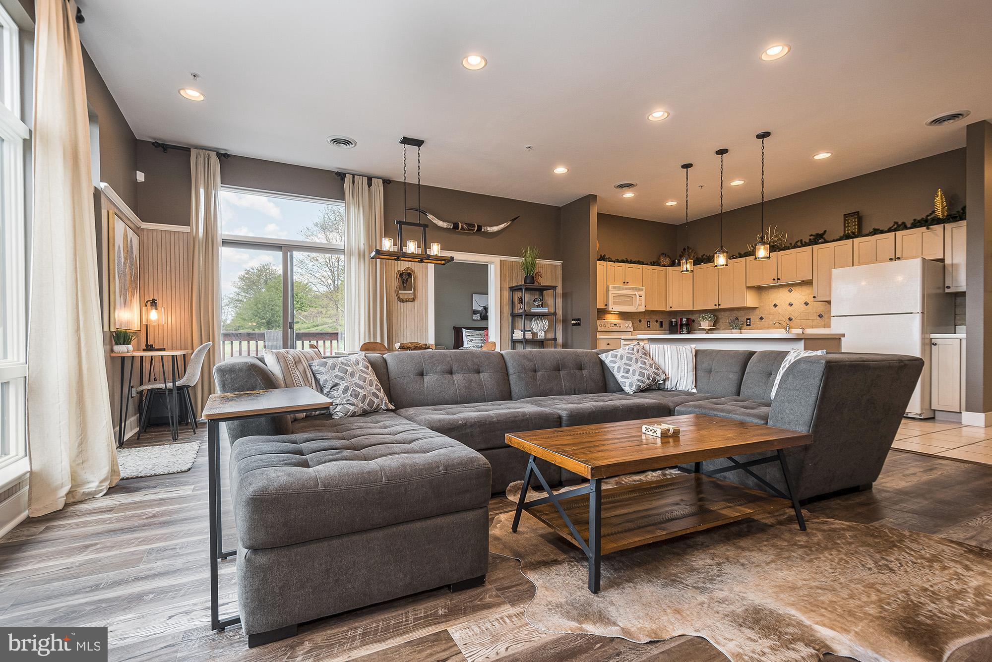 SUNDOWN CHASE - Residential