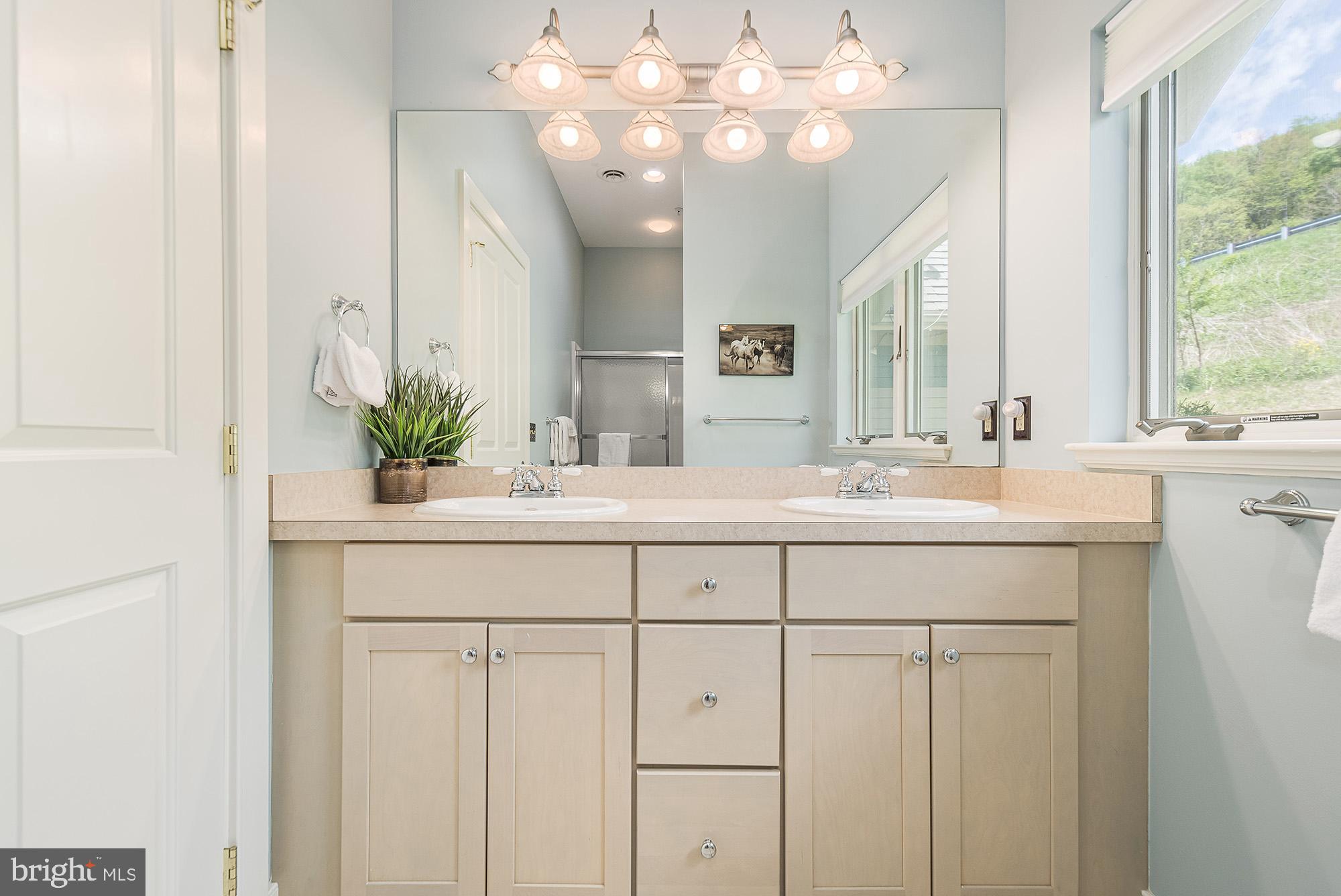 SUNDOWN CHASE - Residential