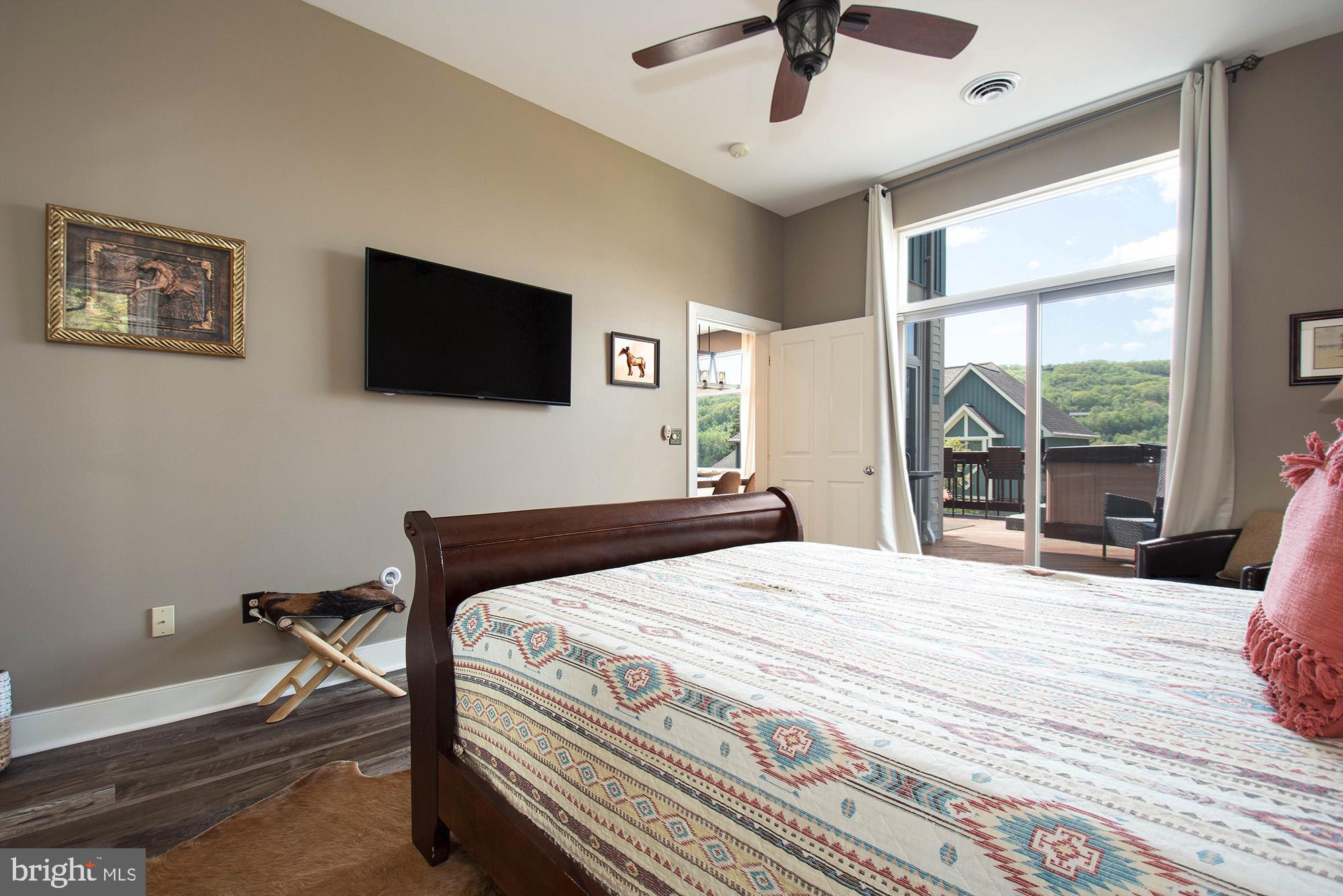 SUNDOWN CHASE - Residential