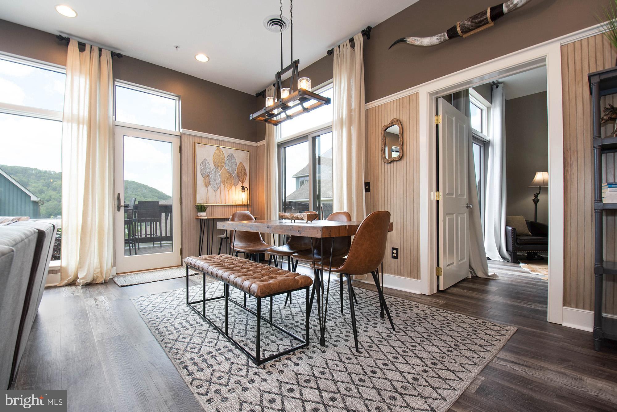 SUNDOWN CHASE - Residential