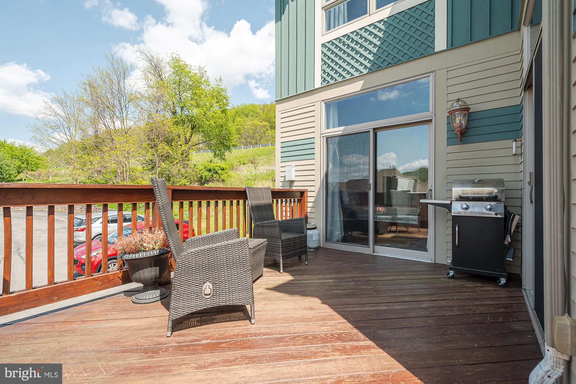 SUNDOWN CHASE - Residential