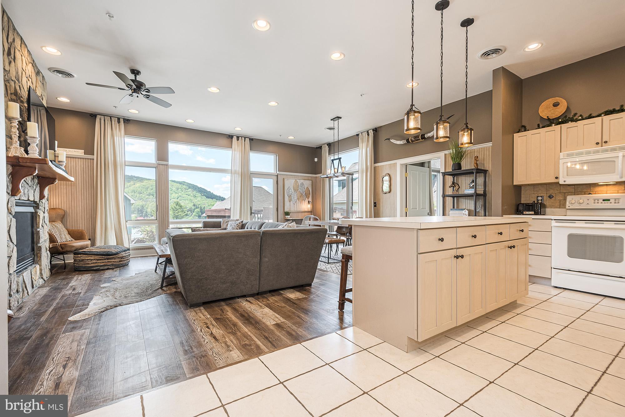 SUNDOWN CHASE - Residential