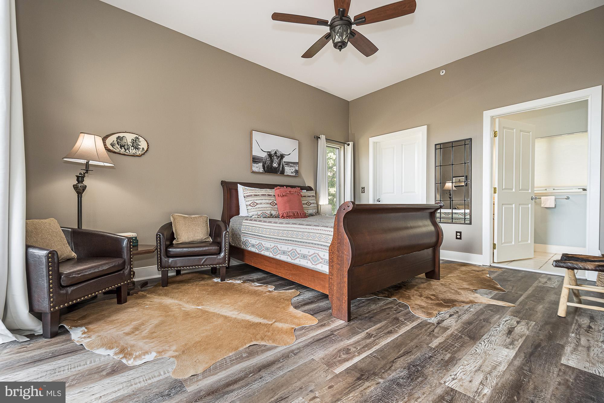 SUNDOWN CHASE - Residential