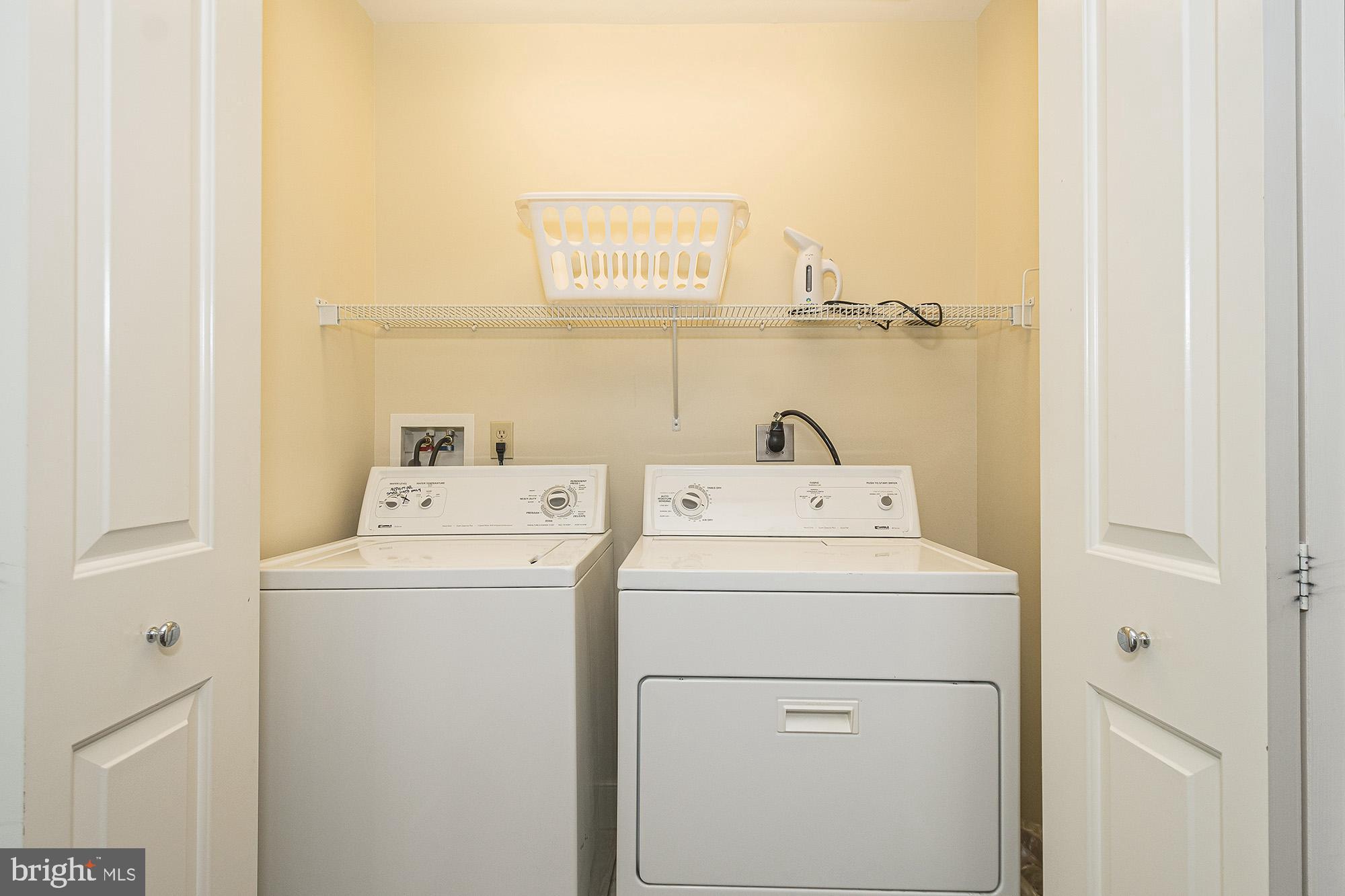 SUNDOWN CHASE - Residential