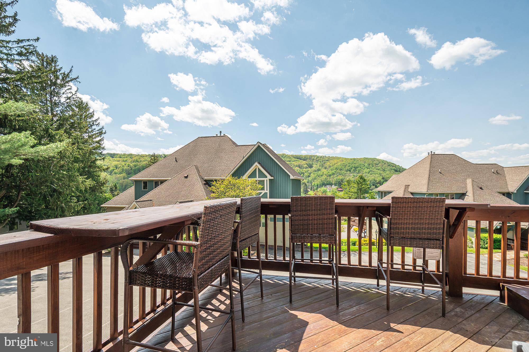 SUNDOWN CHASE - Residential