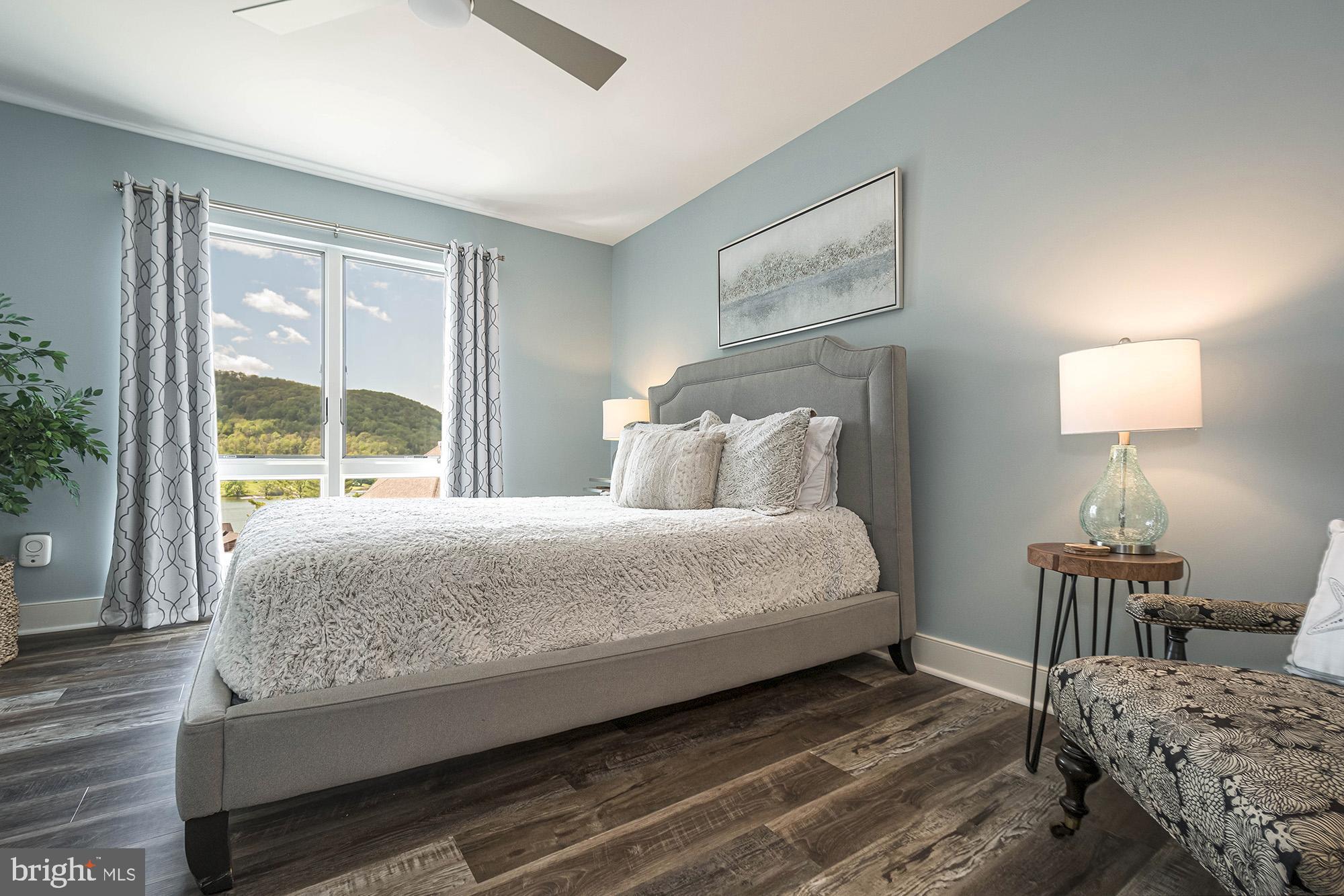 SUNDOWN CHASE - Residential