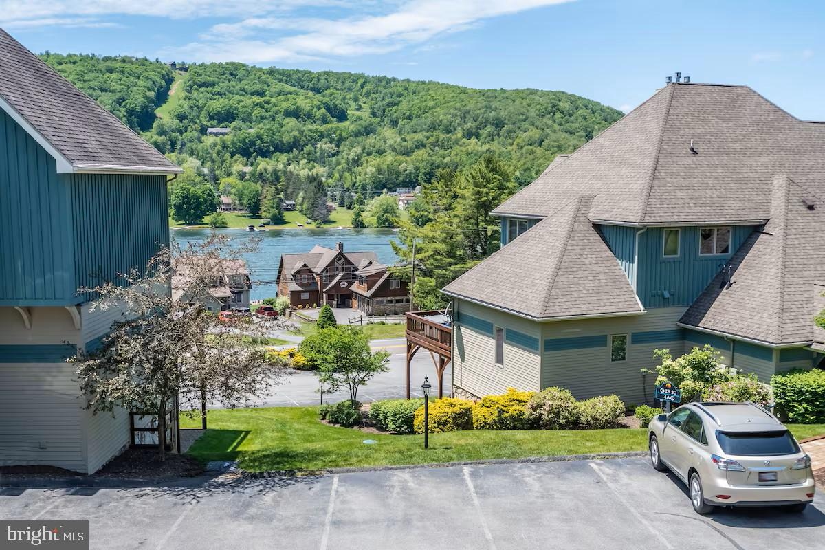 SUNDOWN CHASE - Residential