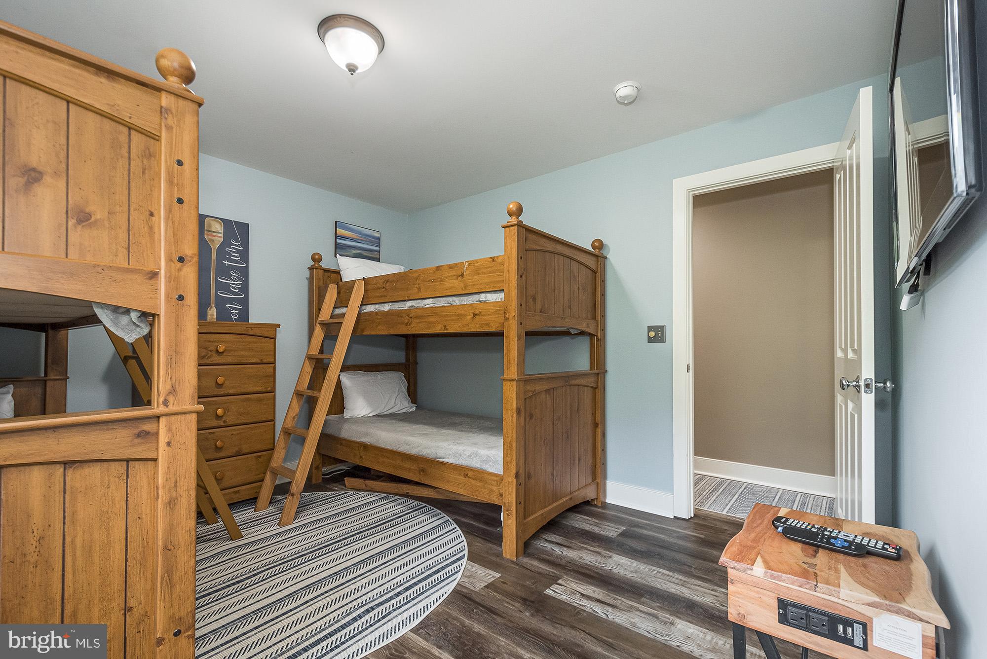 SUNDOWN CHASE - Residential