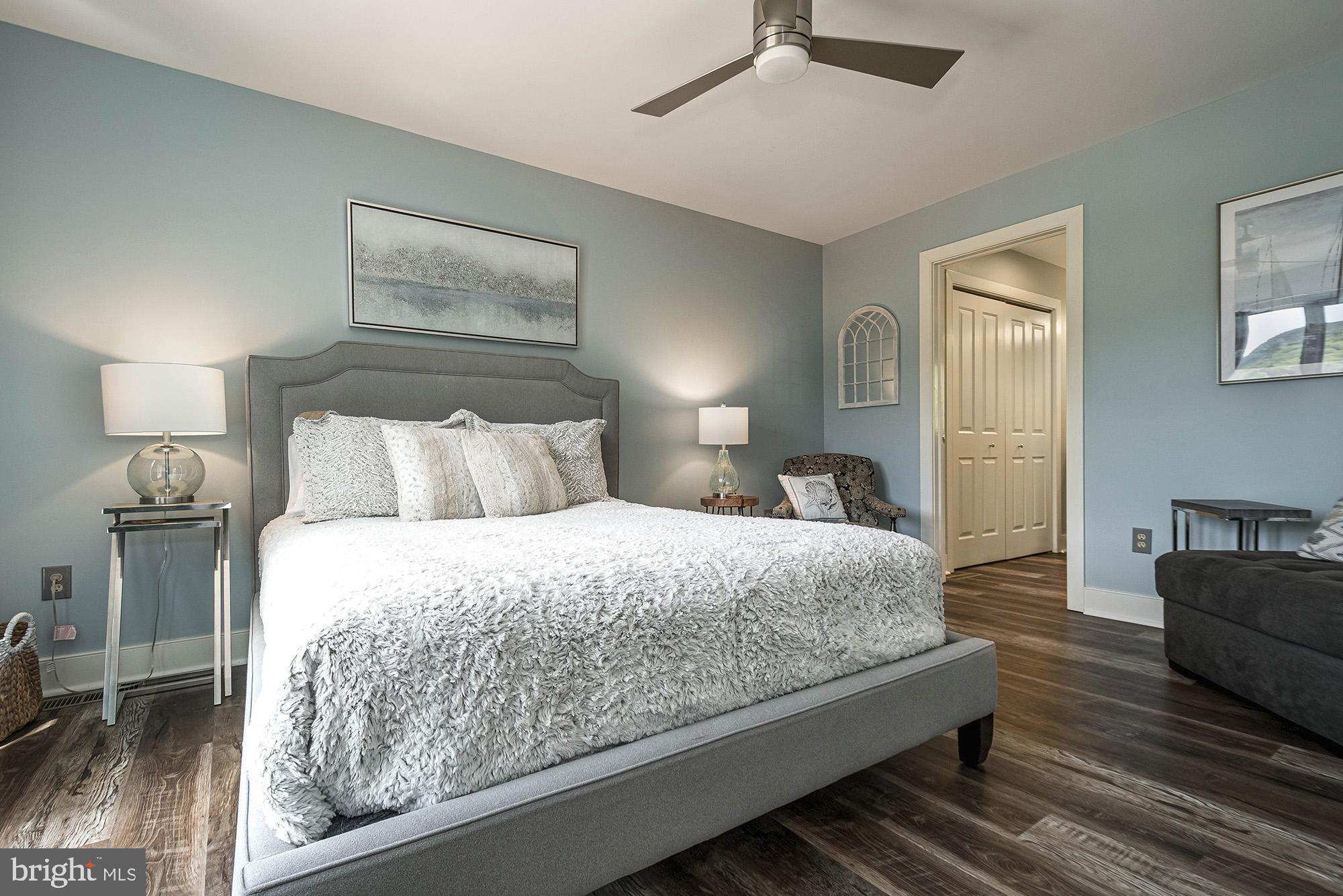 SUNDOWN CHASE - Residential